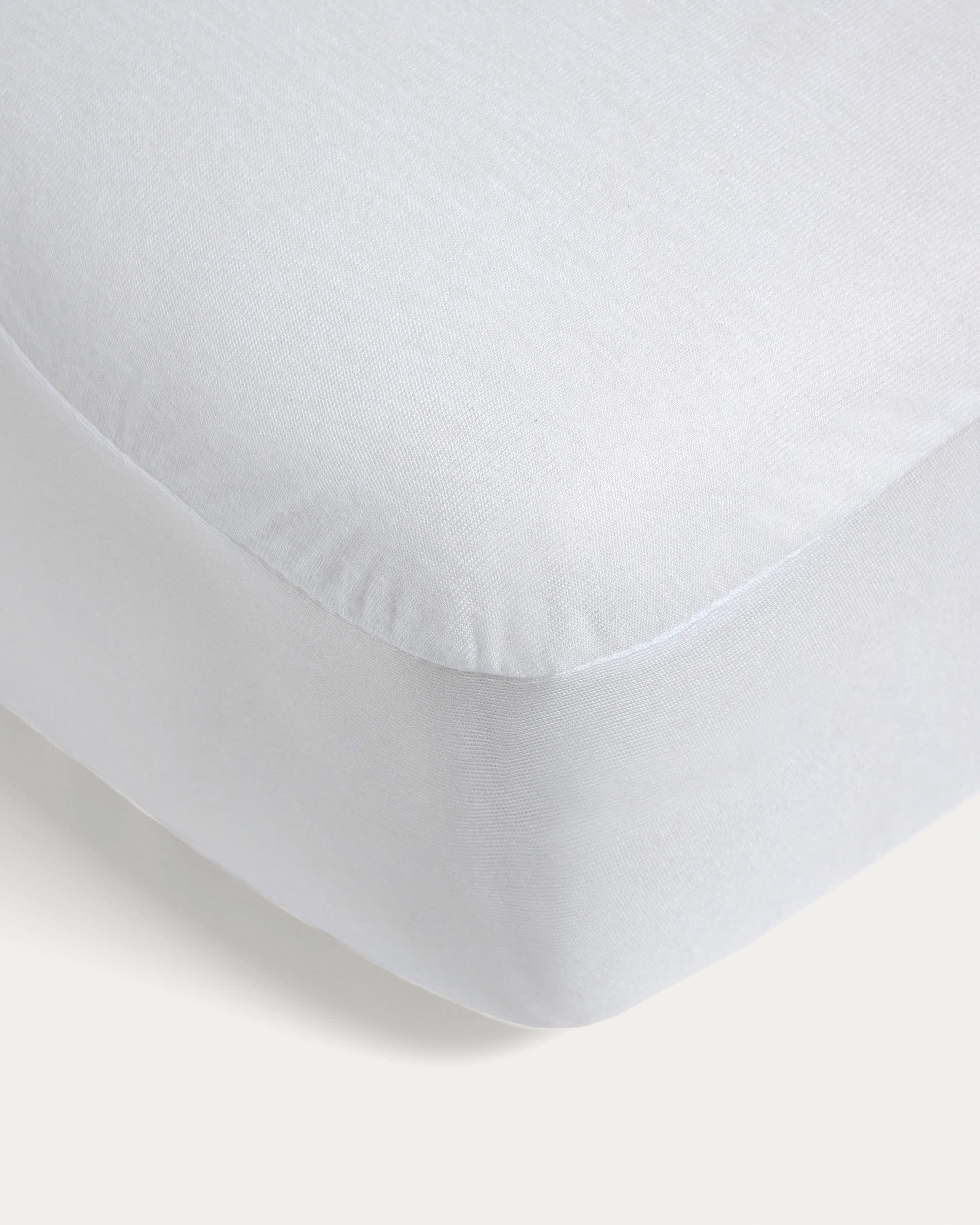 Matratzenschoner Jasleen aus 100% Baumwolle, 90x190 cm, bietet Schutz und atmungsaktiven Komfort für erholsamen Schlaf.