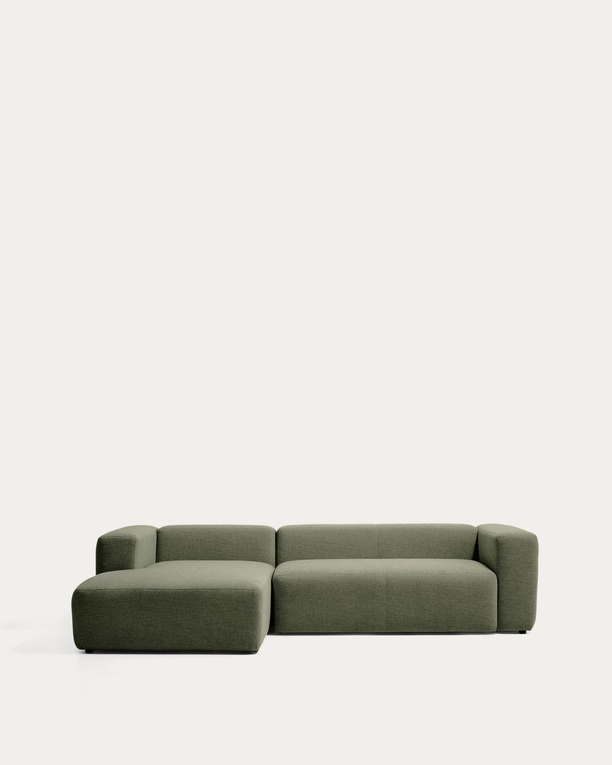 3-Sitzer-Sofa Blok mit Chaiselongue links in moosgrüner Chenille, 300 cm, FSC Mix Credit in Dunkelgrün präsentiert im Onlineshop von KAQTU Design AG. L-Sofa links ist von Kave Home