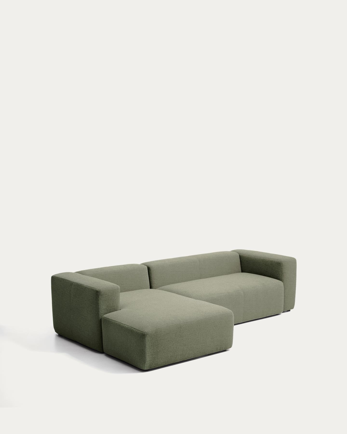 3-Sitzer-Sofa Blok mit Chaiselongue links in moosgrüner Chenille, 300 cm, FSC Mix Credit in Dunkelgrün präsentiert im Onlineshop von KAQTU Design AG. L-Sofa links ist von Kave Home