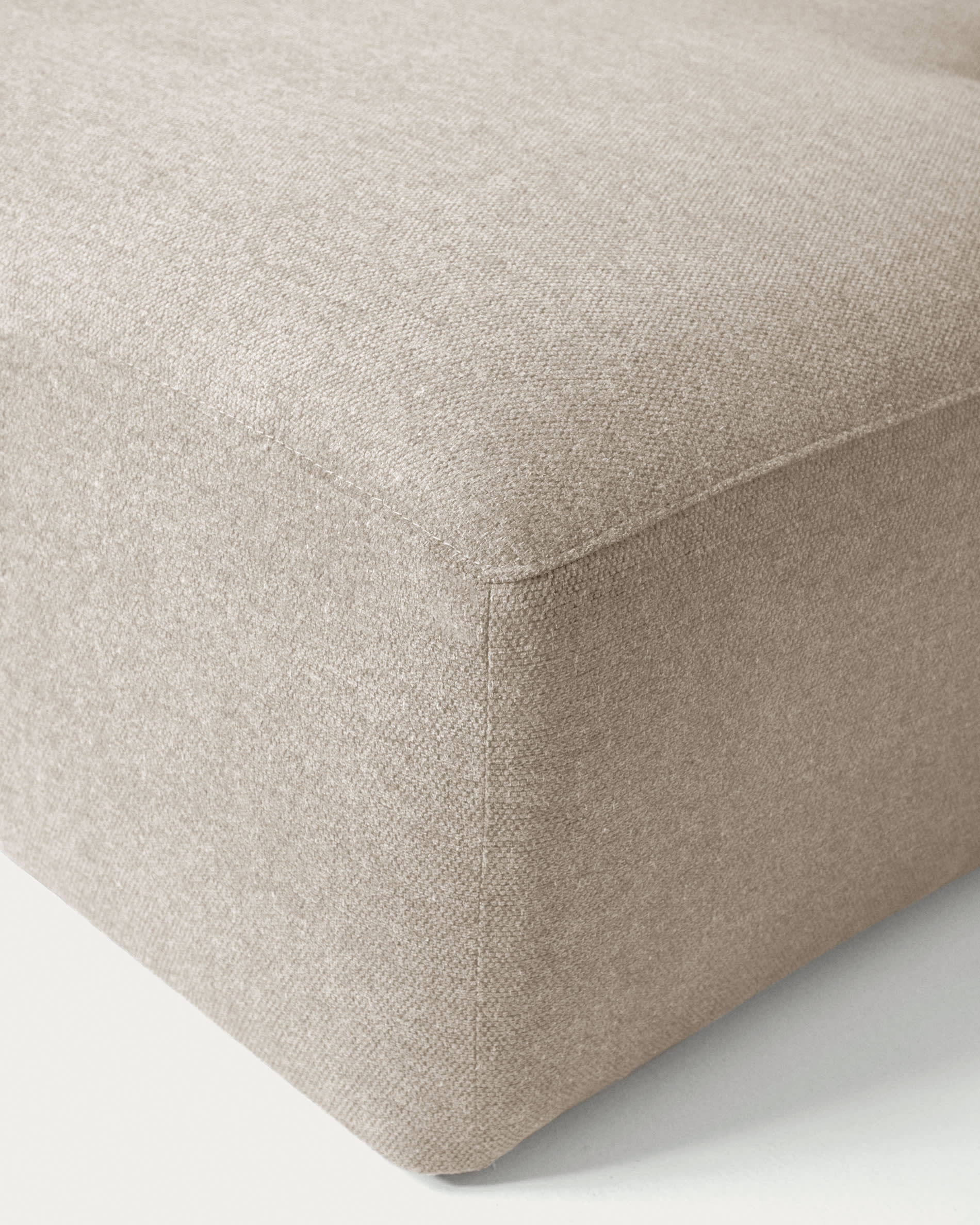 Modernes 3-Sitzer Sofa mit rechter Chaiselongue, beige, 300 cm, FSC-zertifiziert, von Kave Home. Komfort und Design vereint.