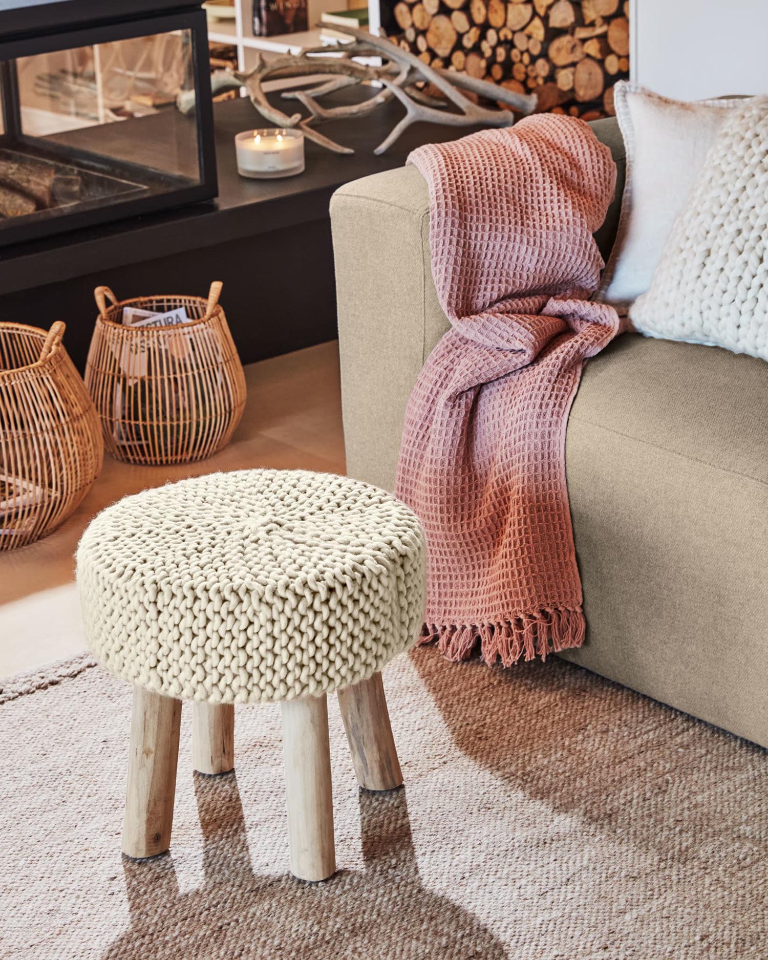 Beige 3-Sitzer Sofa mit Chaiselongue rechts, 300 cm, von Kave Home. Hochwertig, modern und umweltfreundlich – ideal für dein Wohnzimmer.