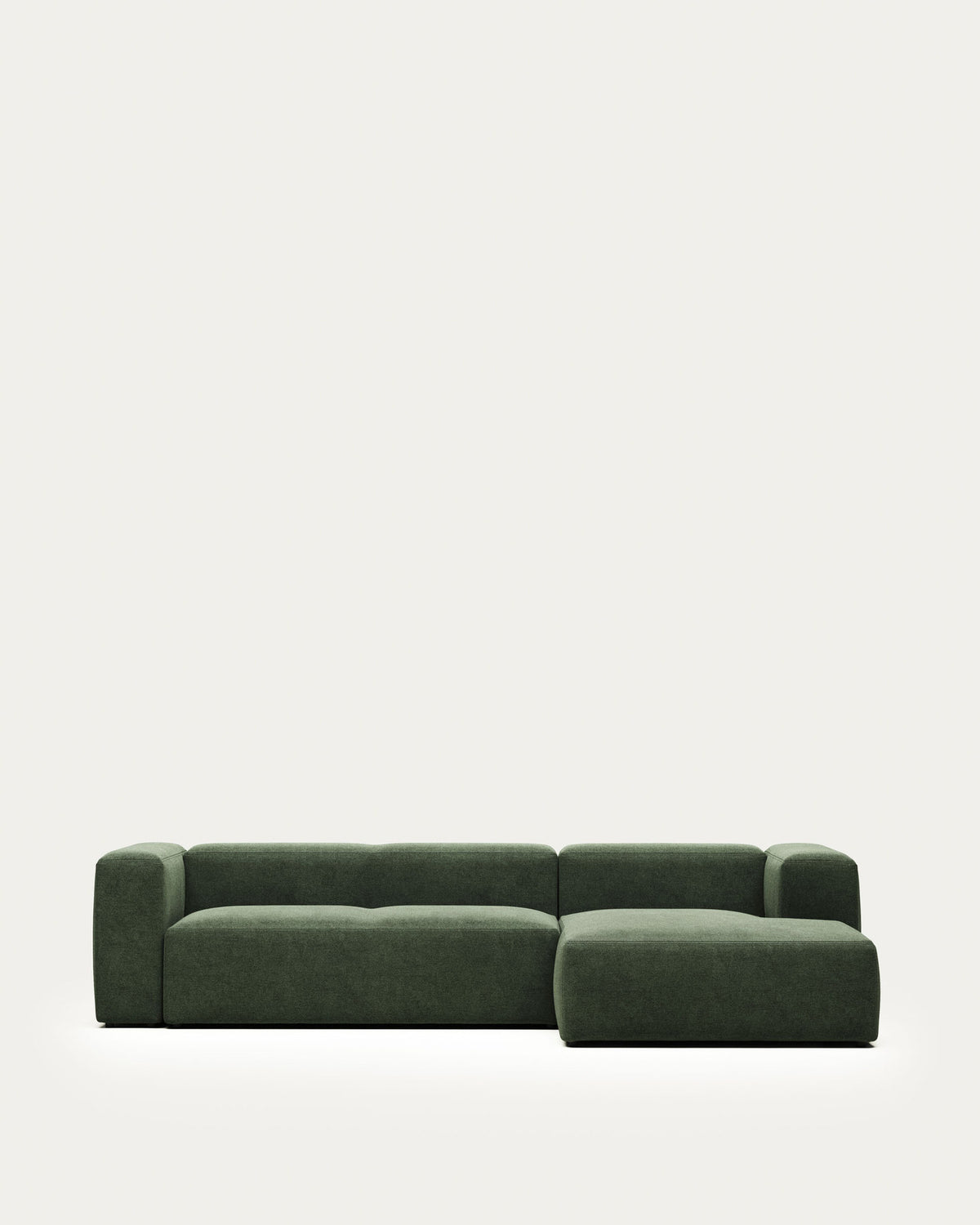 3-Sitzer-Sofa Blok mit Chaiselongue rechts, schwer entflammbar mit grüner Chenille, 300 cm in Grün präsentiert im Onlineshop von KAQTU Design AG. 3er Sofa ist von Kave Home