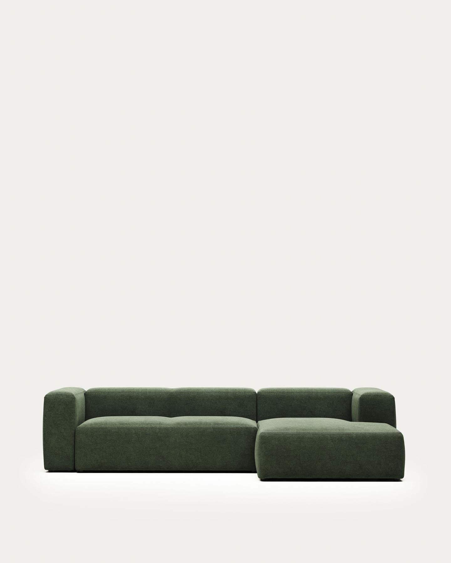 3-Sitzer-Sofa Blok mit Chaiselongue rechts, schwer entflammbar mit grüner Chenille, 300 cm in Grün präsentiert im Onlineshop von KAQTU Design AG. 3er Sofa ist von Kave Home