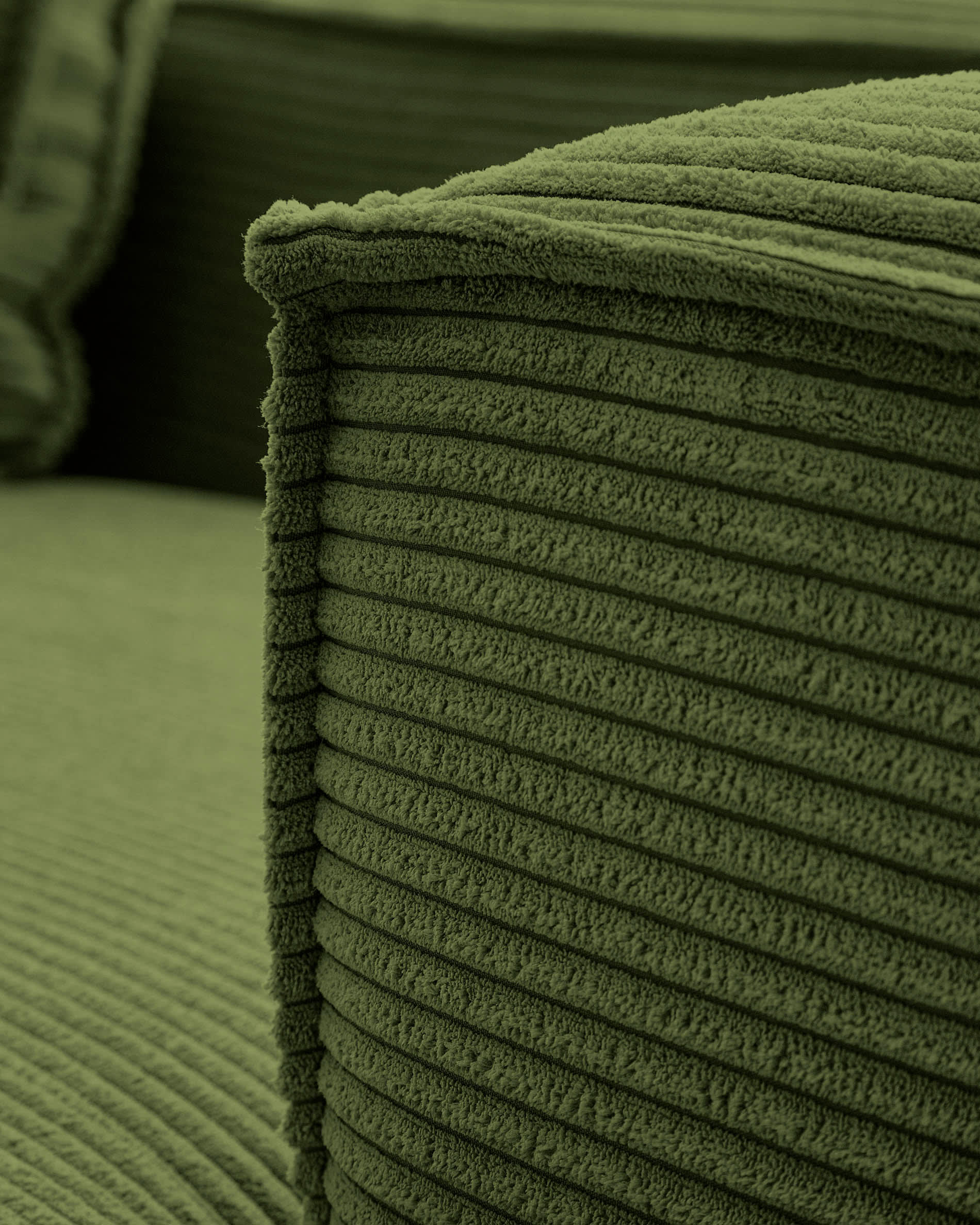 Das Blok 3-Sitzer-Sofa in grünem Cord mit rechter Chaiselongue (300 cm) bietet stilvollen Komfort und nachhaltiges Design.