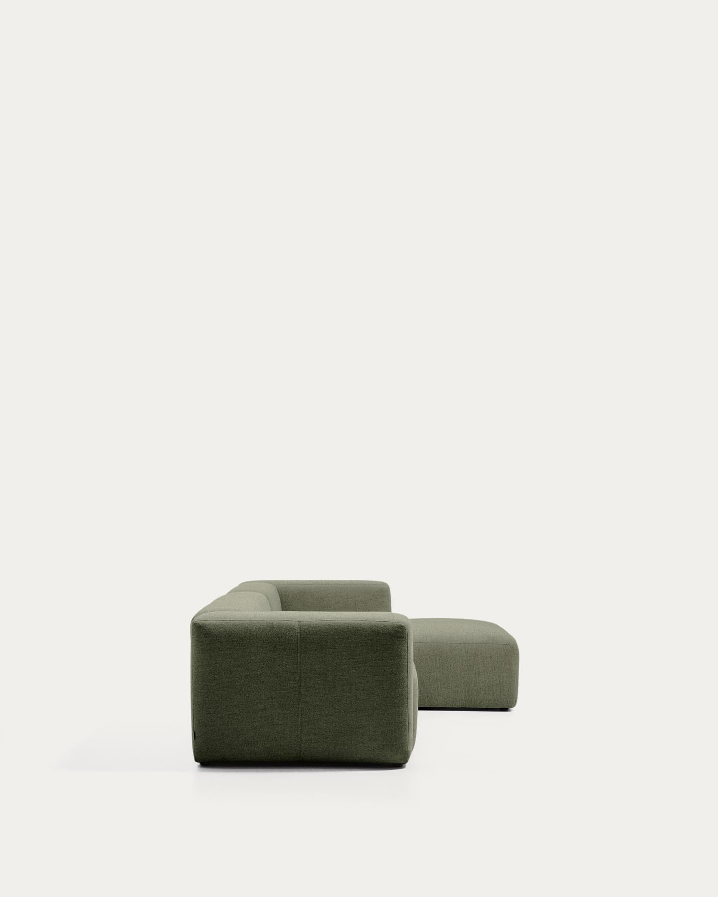 3-Sitzer-Sofa Blok mit Chaiselongue rechts in moosgrüner Chenille, 300 cm, FSC Mix Credit in Dunkelgrün präsentiert im Onlineshop von KAQTU Design AG. L-Sofa rechts ist von Kave Home