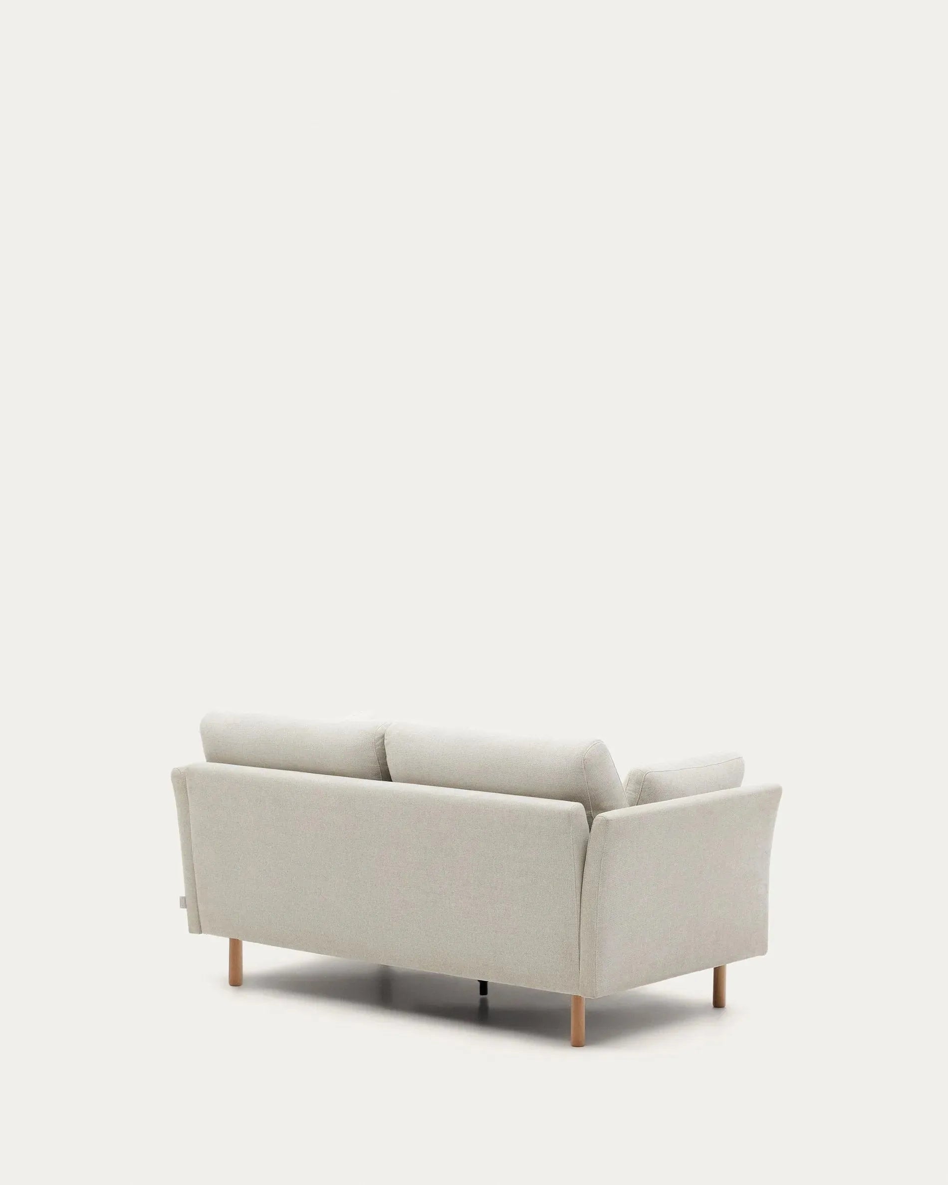 Modernes 2-Sitzer-Sofa aus perlfarbener Chenille, 170 cm breit, mit Holzbeinen in natürlichem Finish, von Kave Home.