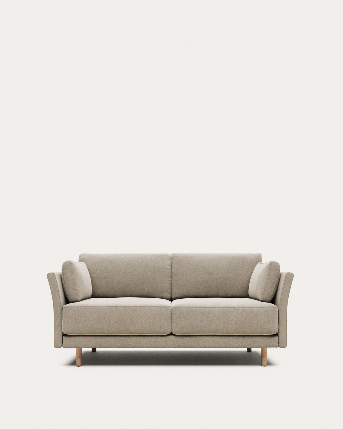 2-Sitzer-Sofa Gilma, schwer entflammbar mit beiger Chenille und Beinen mit naturfarbenem Finish, 170 cm in Beige präsentiert im Onlineshop von KAQTU Design AG. 2er Sofa ist von Kave Home