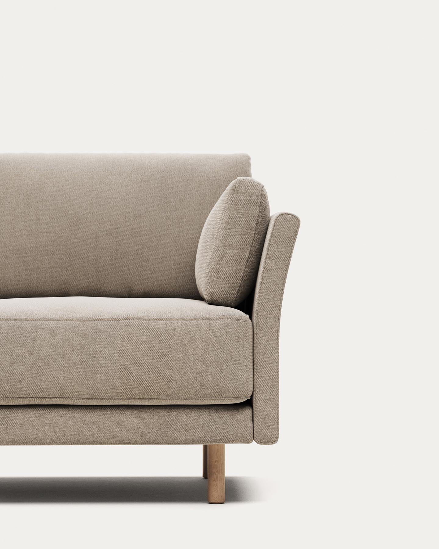 2-Sitzer-Sofa Gilma, schwer entflammbar mit beiger Chenille und Beinen mit naturfarbenem Finish, 170 cm in Beige präsentiert im Onlineshop von KAQTU Design AG. 2er Sofa ist von Kave Home