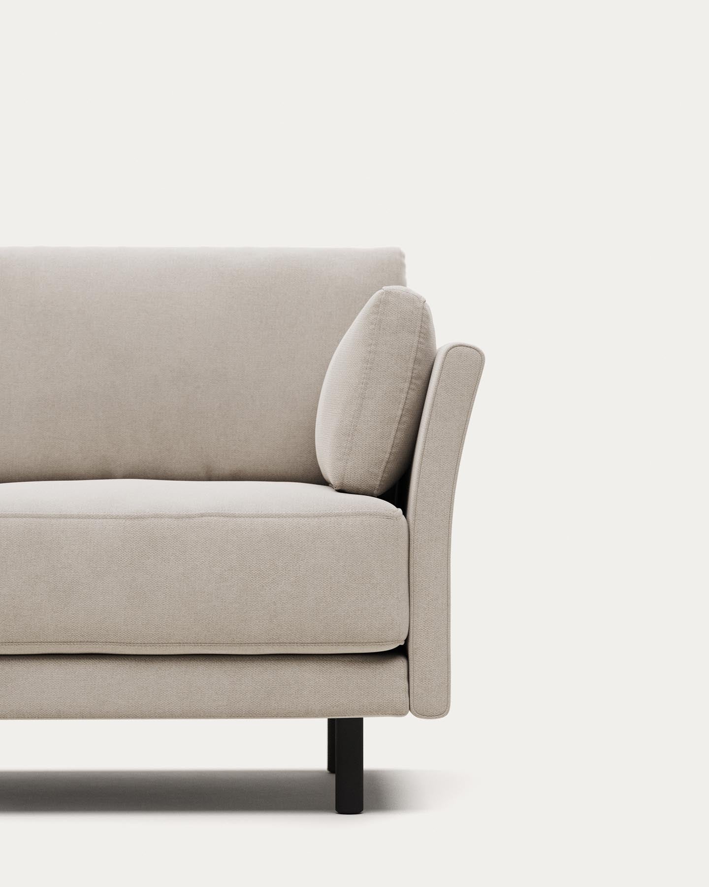 2-Sitzer-Sofa Gilma, schwer entflammbar mit weisser Chenille und Beinen mit schwarzem Finish, 170 cm in Grau präsentiert im Onlineshop von KAQTU Design AG. 2er Sofa ist von Kave Home
