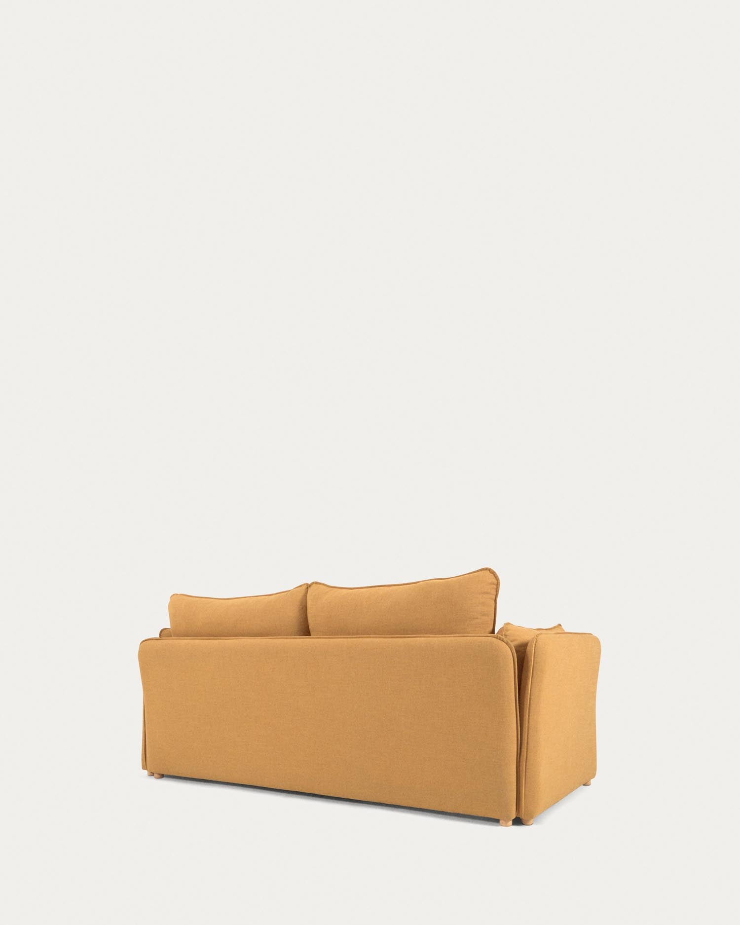 Das Tanit Schlafsofa in Senffarbe vereint stilvolles Design mit praktischer Funktionalität. Hochwertige Materialien und ein elegantes Finish machen es zum perfekten Möbelstück.