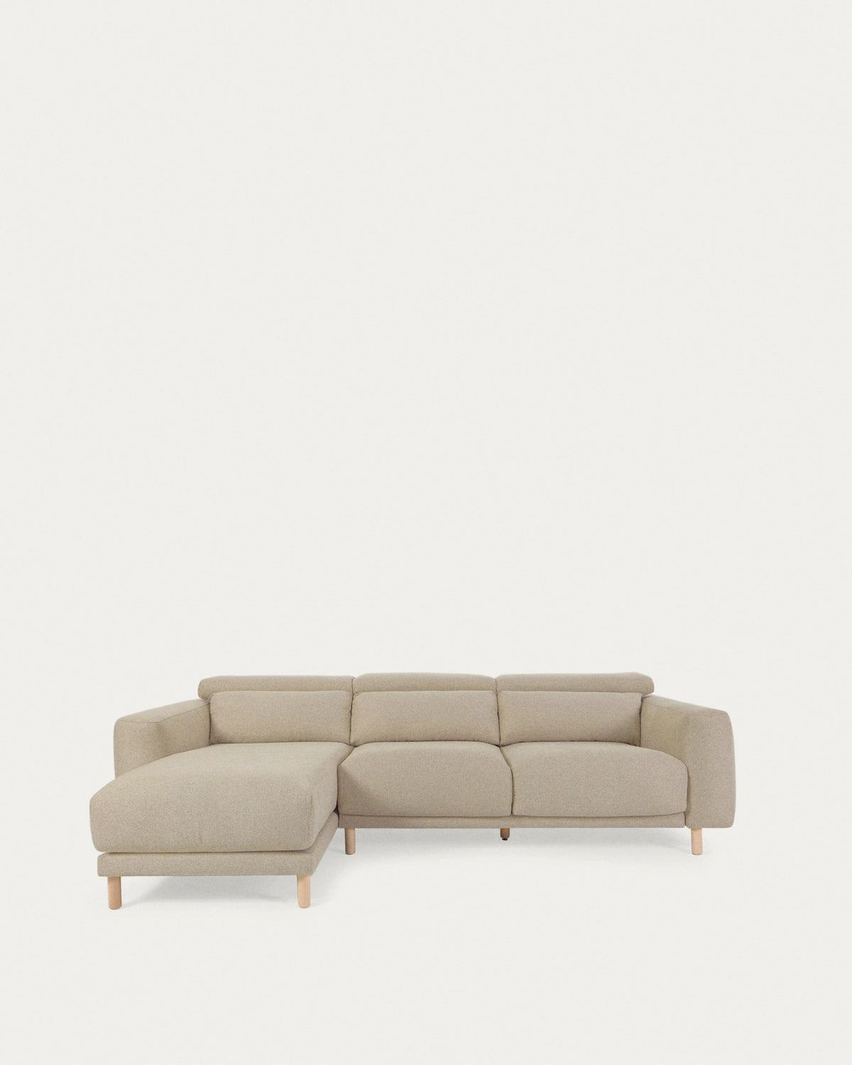 Singa 3-Sitzer Sofa mit Chaiselongue links, verstellbarer Kopfstütze und ausziehbarem Sitz beige 296 cm FSC Mix Credit in Beige präsentiert im Onlineshop von KAQTU Design AG. L-Sofa links ist von Kave Home