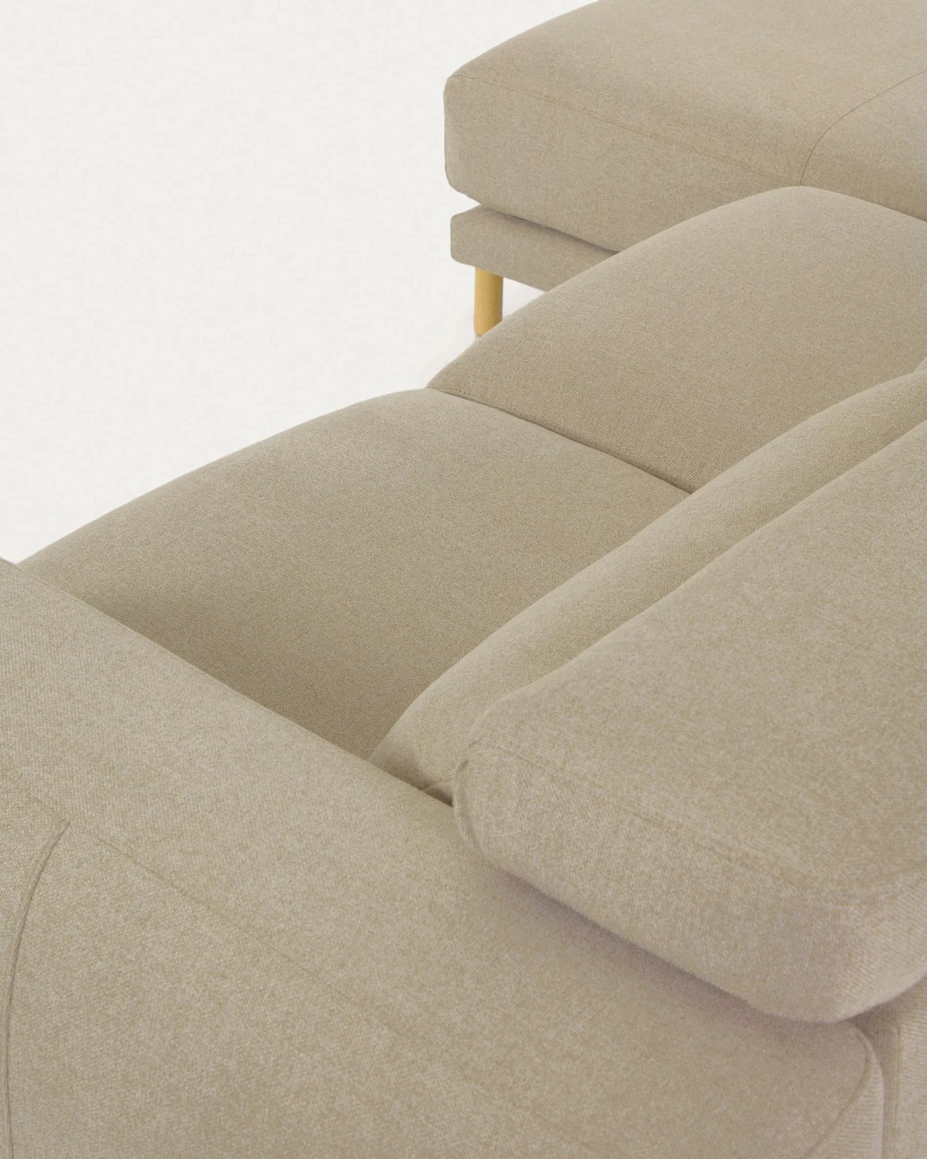 Das Singa Sofa bietet mit Chaiselongue links, verstellbarer Kopfstütze und ausziehbarem Sitz in Beige Komfort und Stil.