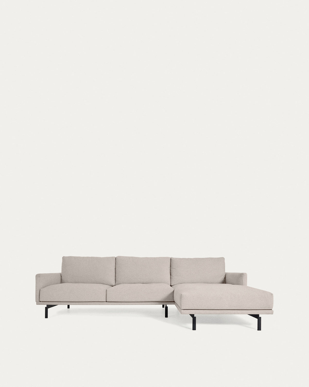 Galene 3-Sitzer Sofa beige mit Chaiselongue rechts 254 cm FSC Mix Credit in Beige präsentiert im Onlineshop von KAQTU Design AG. L-Sofa rechts ist von Kave Home