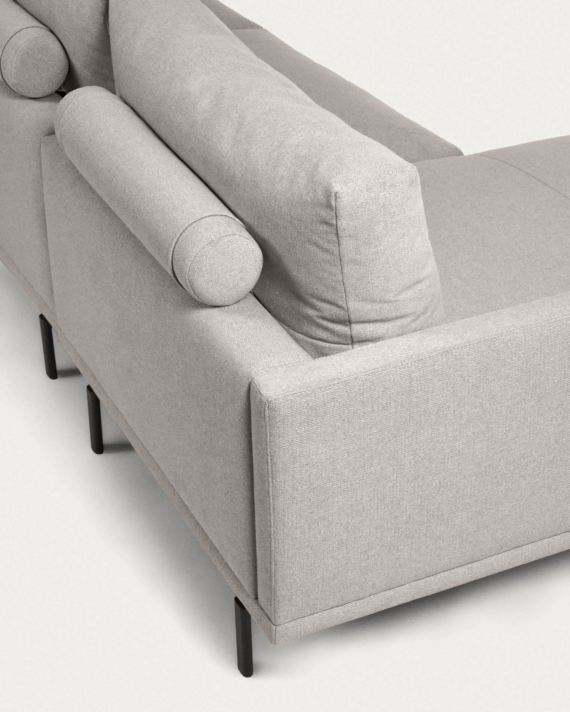 Das Galene Sofa von Kave Home in Beige, 3-Sitzer mit linker Chaiselongue, vereint Stil und Komfort auf 194 cm Länge.