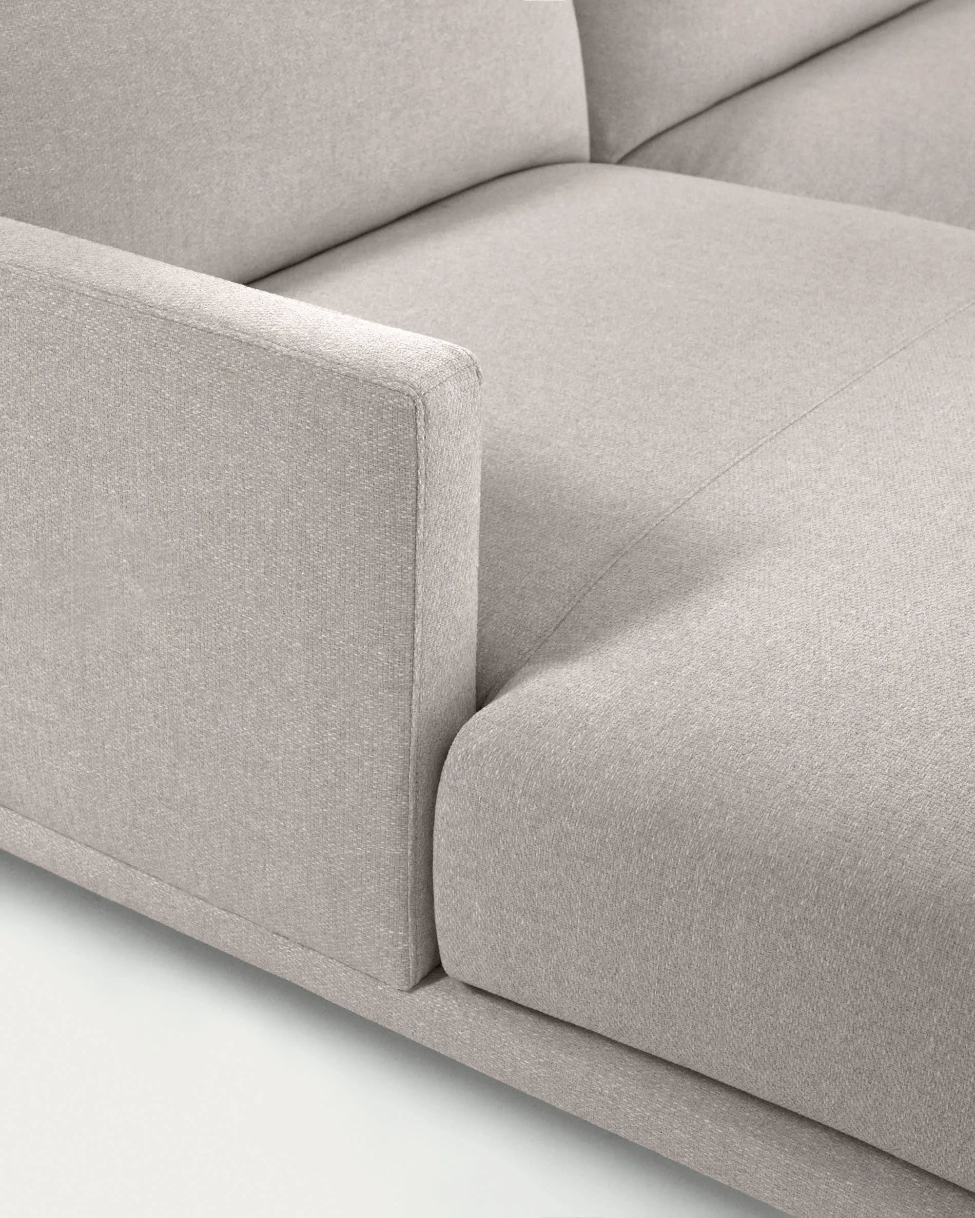 Das Galene 3-Sitzer Sofa in Beige mit linker Chaiselongue von Kave Home bietet stilvollen Komfort auf 194 cm.