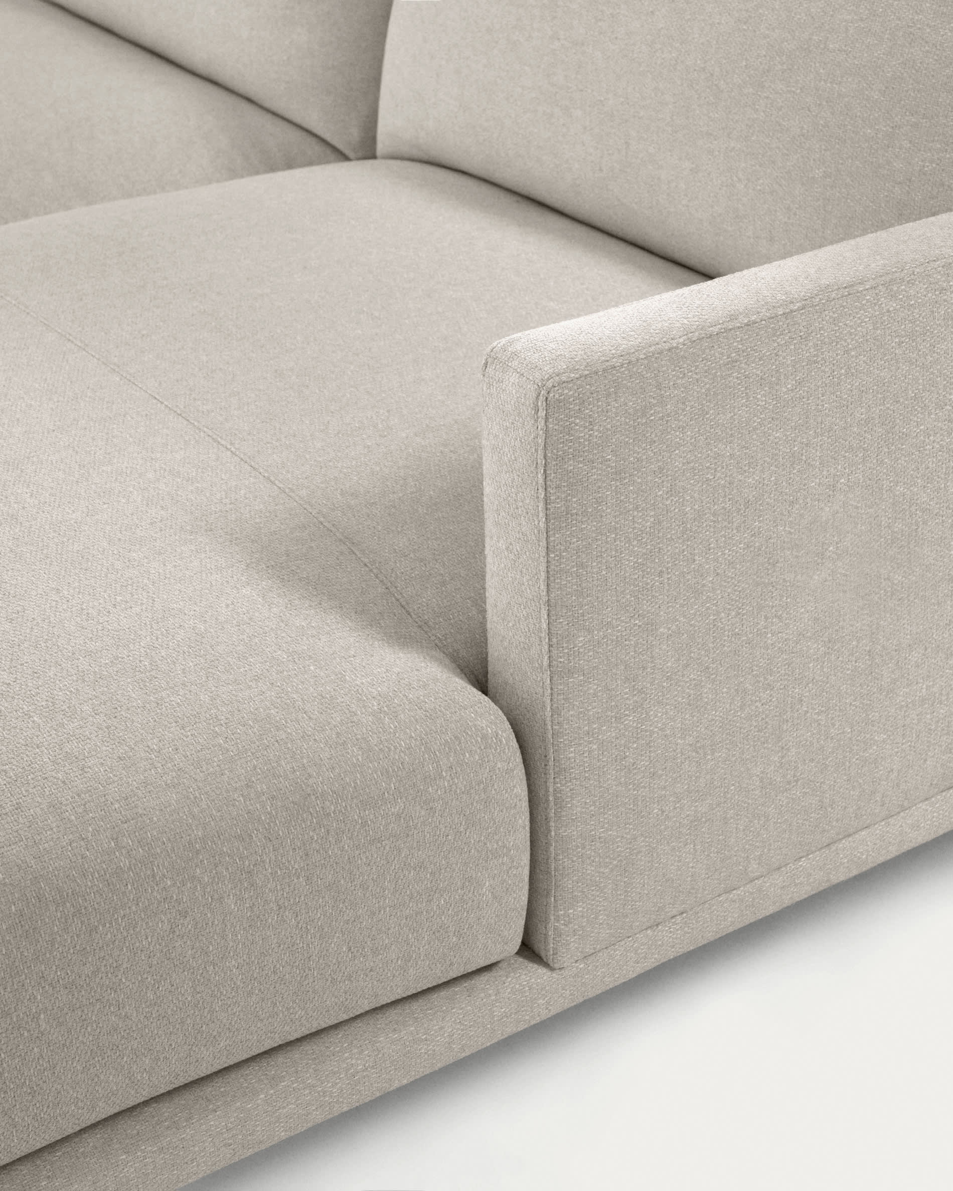 Das Galene 4-Sitzer Sofa in Beige mit rechter Chaiselongue (314 cm) von Kave Home – modern, elegant und gemütlich.