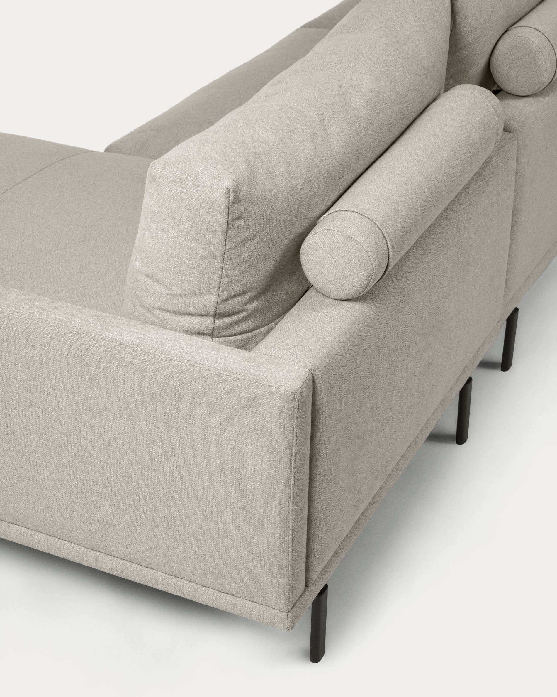 Das Galene Sofa, 4-Sitzer in Beige mit rechter Chaiselongue, 314 cm, von Kave Home – stilvoll, komfortabel und zeitlos.