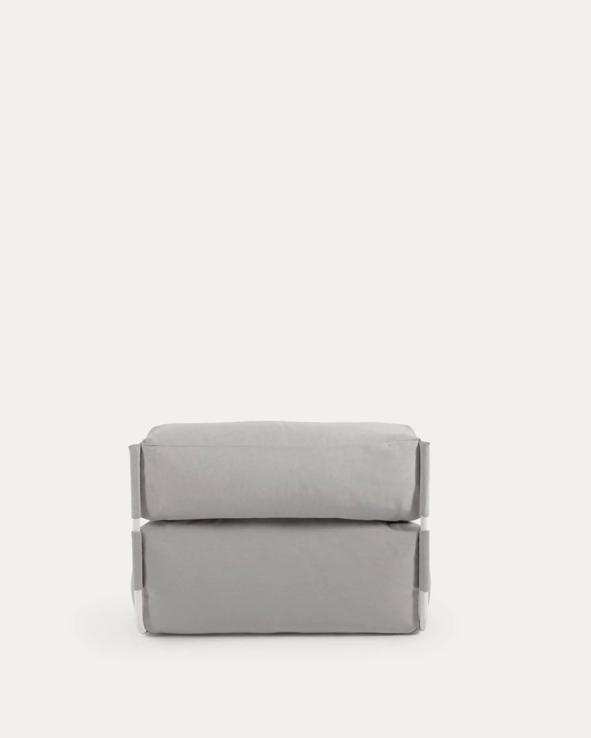 Elegantes Outdoor-Sofa in hellgrau mit weißem Aluminiumrahmen, wetterfest und komfortabel, ideal für stilvolle Entspannung.