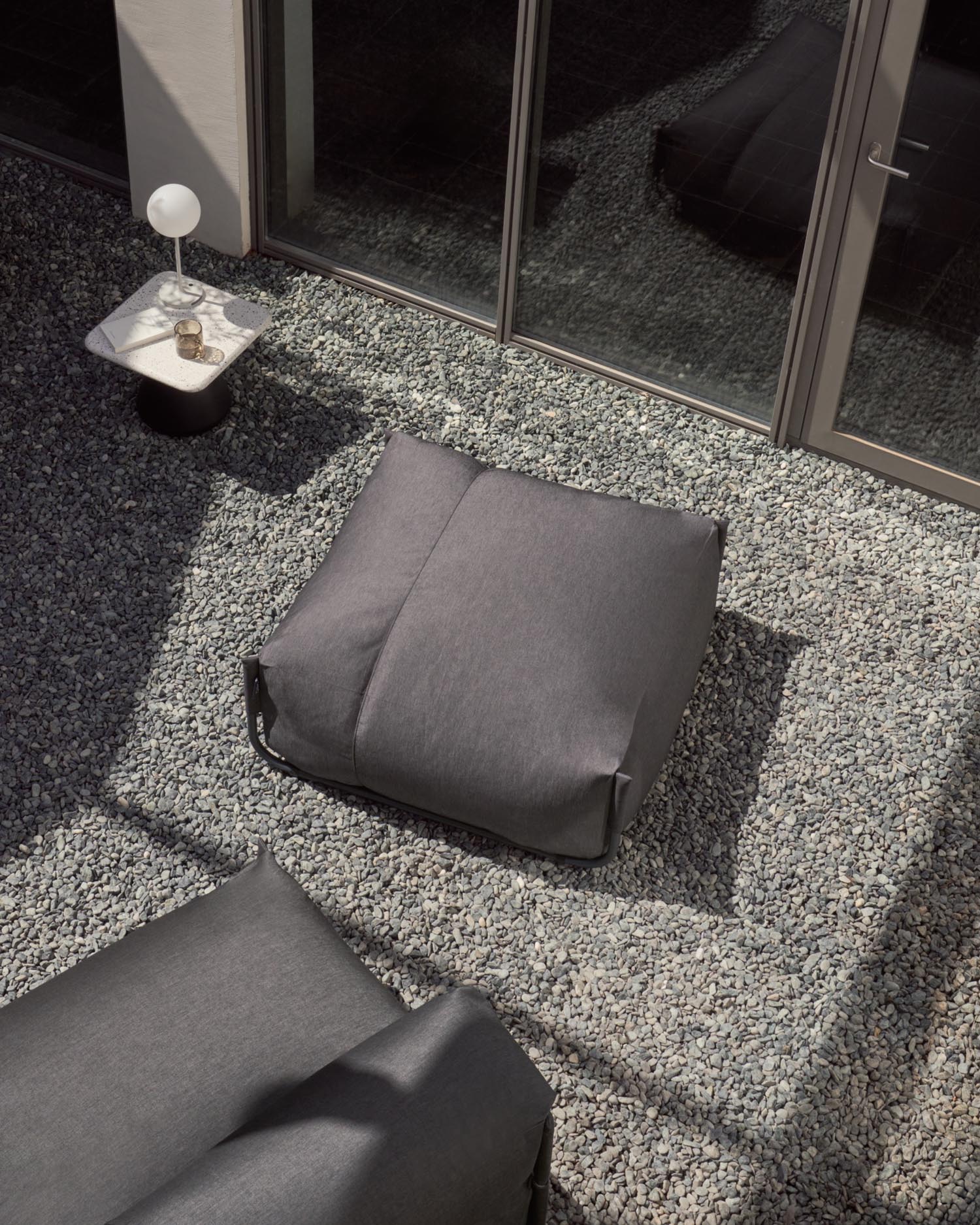 Square Pouf Modularsofa 100% outdoor dunkelgrau und schwarzes Aluminium 101 x 101 cm