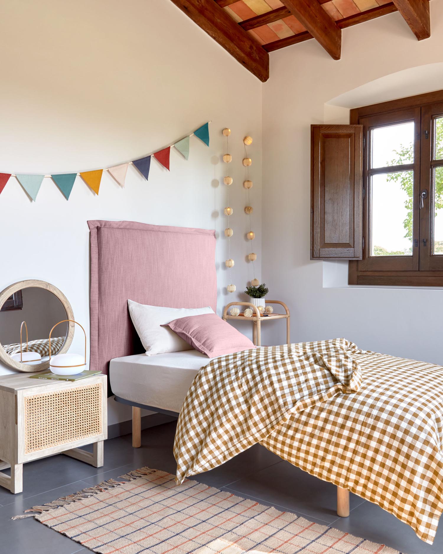 Tanit Bettkopfteil mit abnehmbarem Bezug aus Leinen rosa für Bett von 90 cm in Rosa präsentiert im Onlineshop von KAQTU Design AG. Zubehör Bett ist von Kave Home