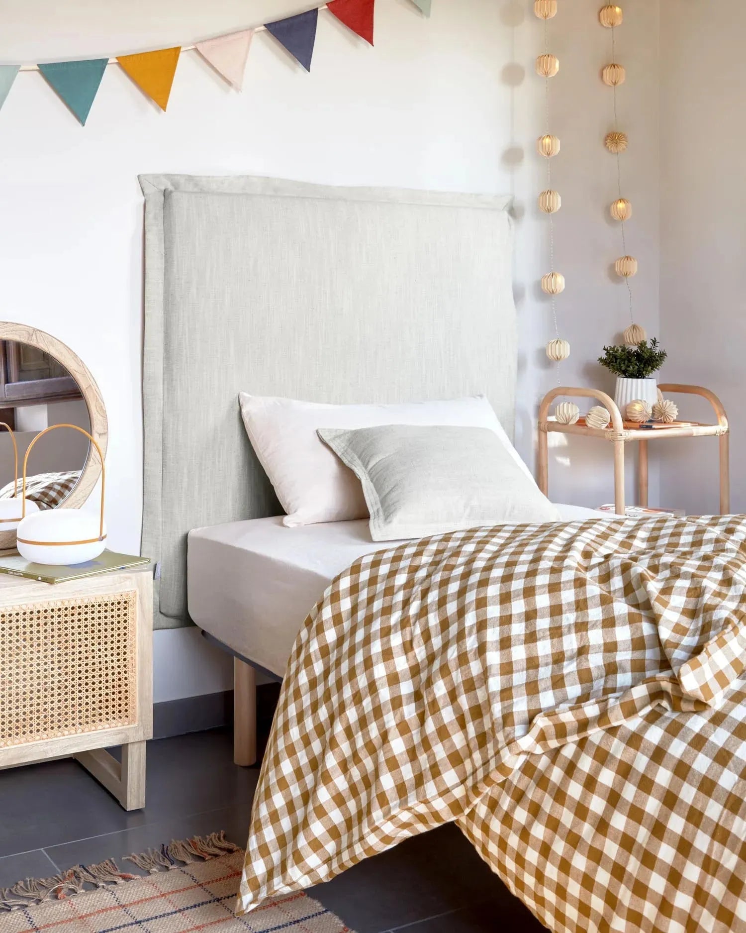 Tanit Bettkopfteil mit abnehmbarem Bezug aus Leinen weiß für Bett von 90 cm in Weiss präsentiert im Onlineshop von KAQTU Design AG. Zubehör Bett ist von Kave Home