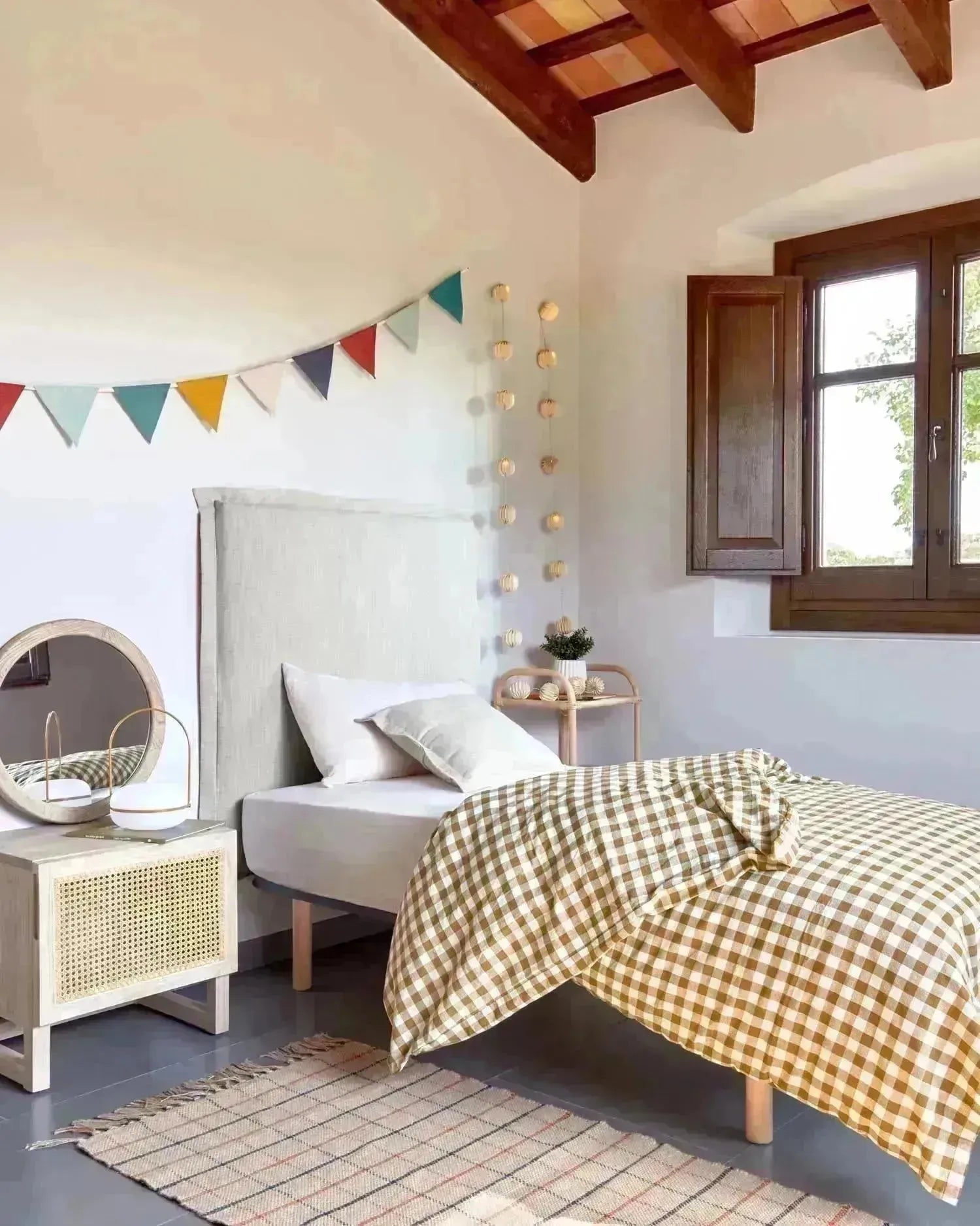 Tanit Bettkopfteil mit abnehmbarem Bezug aus Leinen weiß für Bett von 90 cm in Weiss präsentiert im Onlineshop von KAQTU Design AG. Zubehör Bett ist von Kave Home