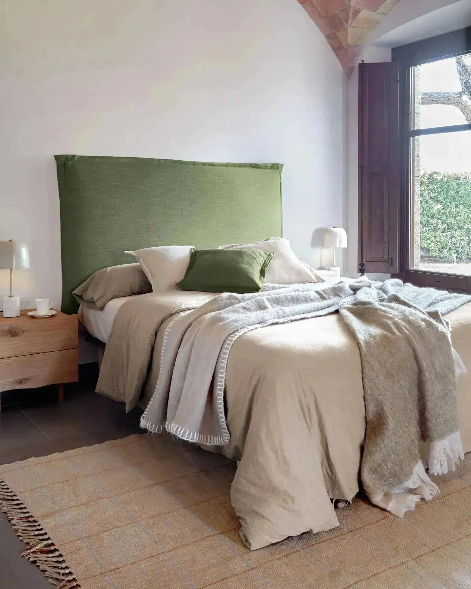 Tanit Bettkopfteil mit abnehmbarem Bezug aus Leinen grün für Bett von 160 cm in Grün präsentiert im Onlineshop von KAQTU Design AG. Zubehör Bett ist von Kave Home