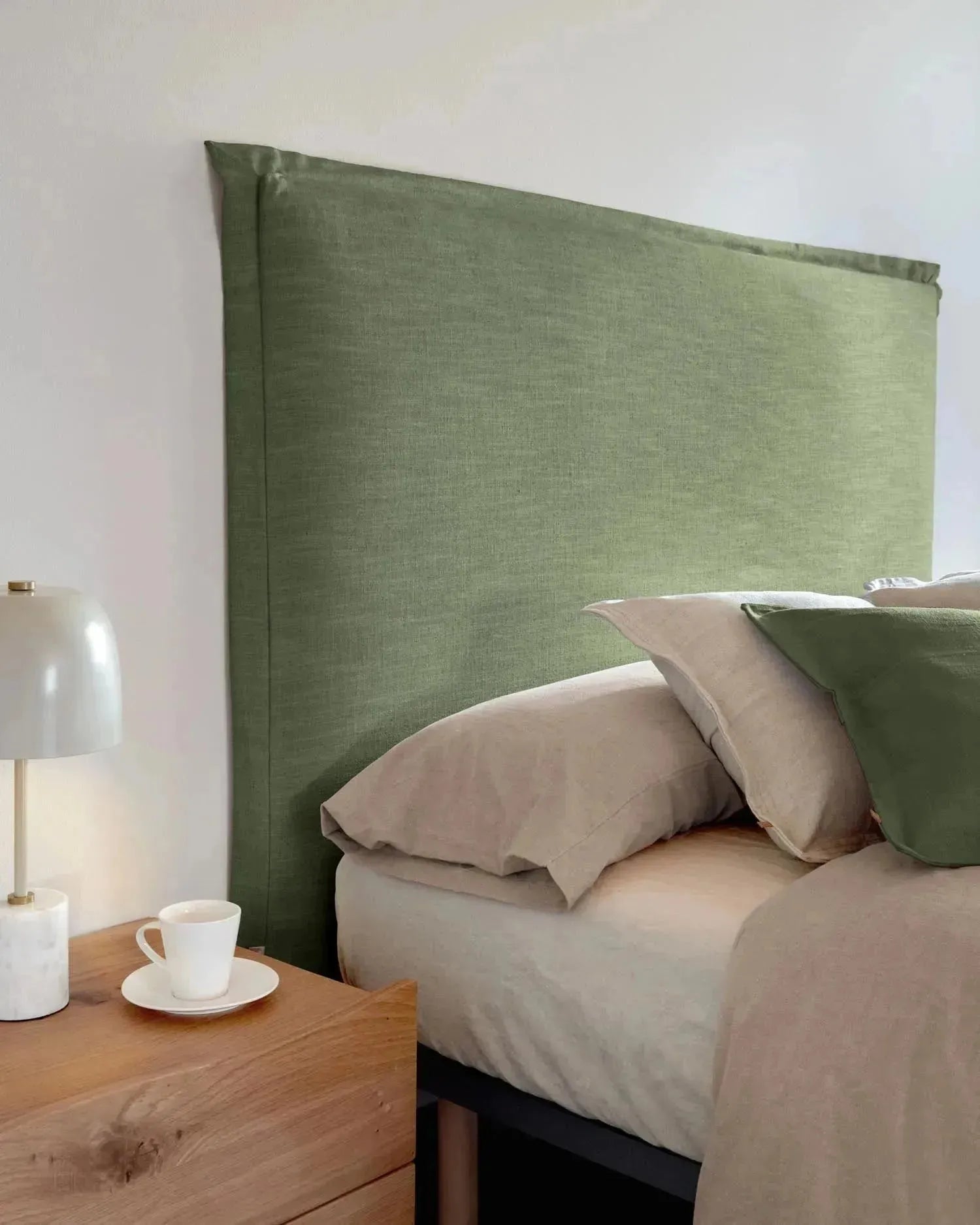 Tanit Bettkopfteil mit abnehmbarem Bezug aus Leinen grün für Bett von 160 cm in Grün präsentiert im Onlineshop von KAQTU Design AG. Zubehör Bett ist von Kave Home