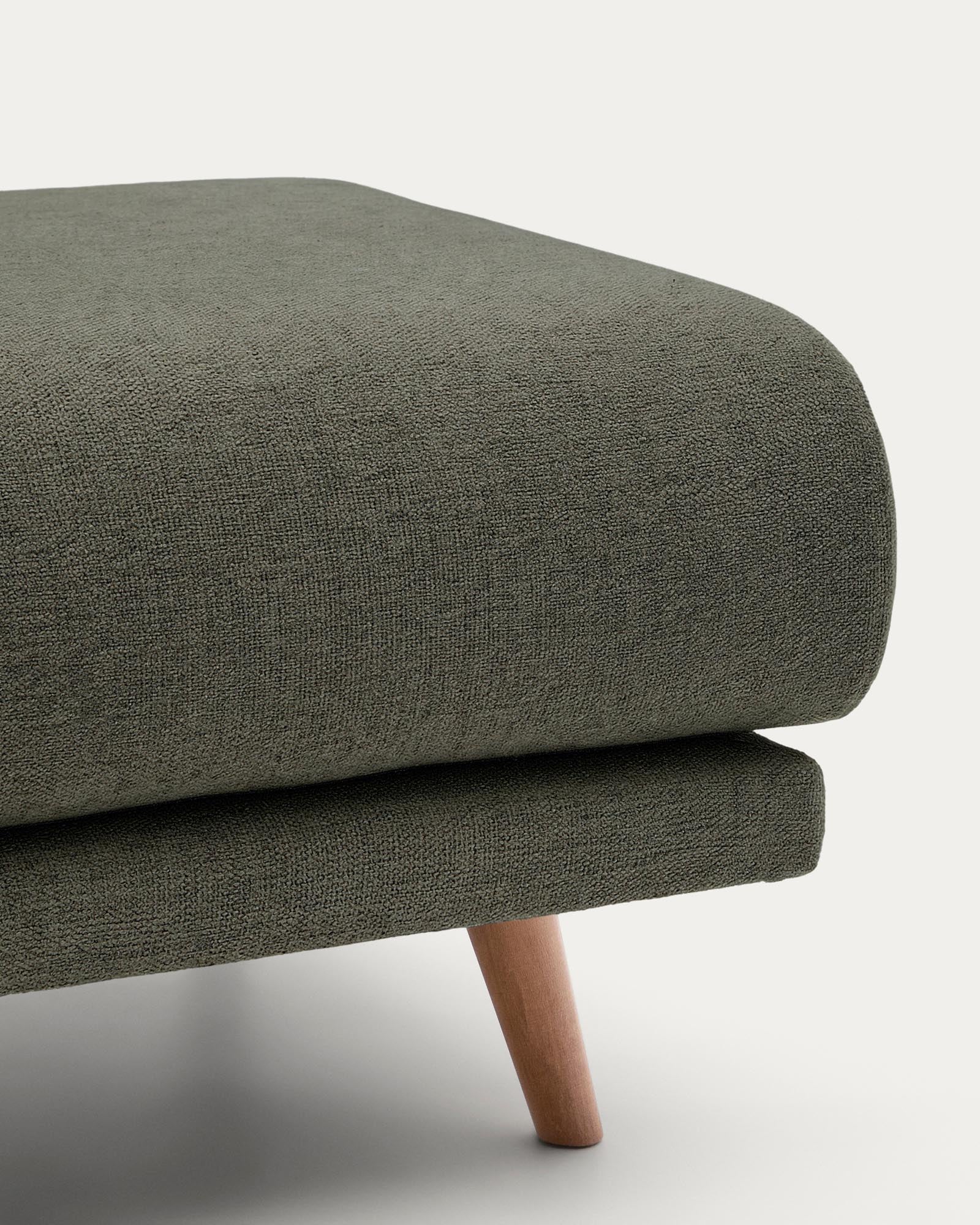 Fussablage Karin in Dunkelgrün mit Beinen aus massivem Buchenholz mit naturfarbener Oberfläche 90 x 70 cm in Dunkelgrün präsentiert im Onlineshop von KAQTU Design AG. Pouf ist von Kave Home
