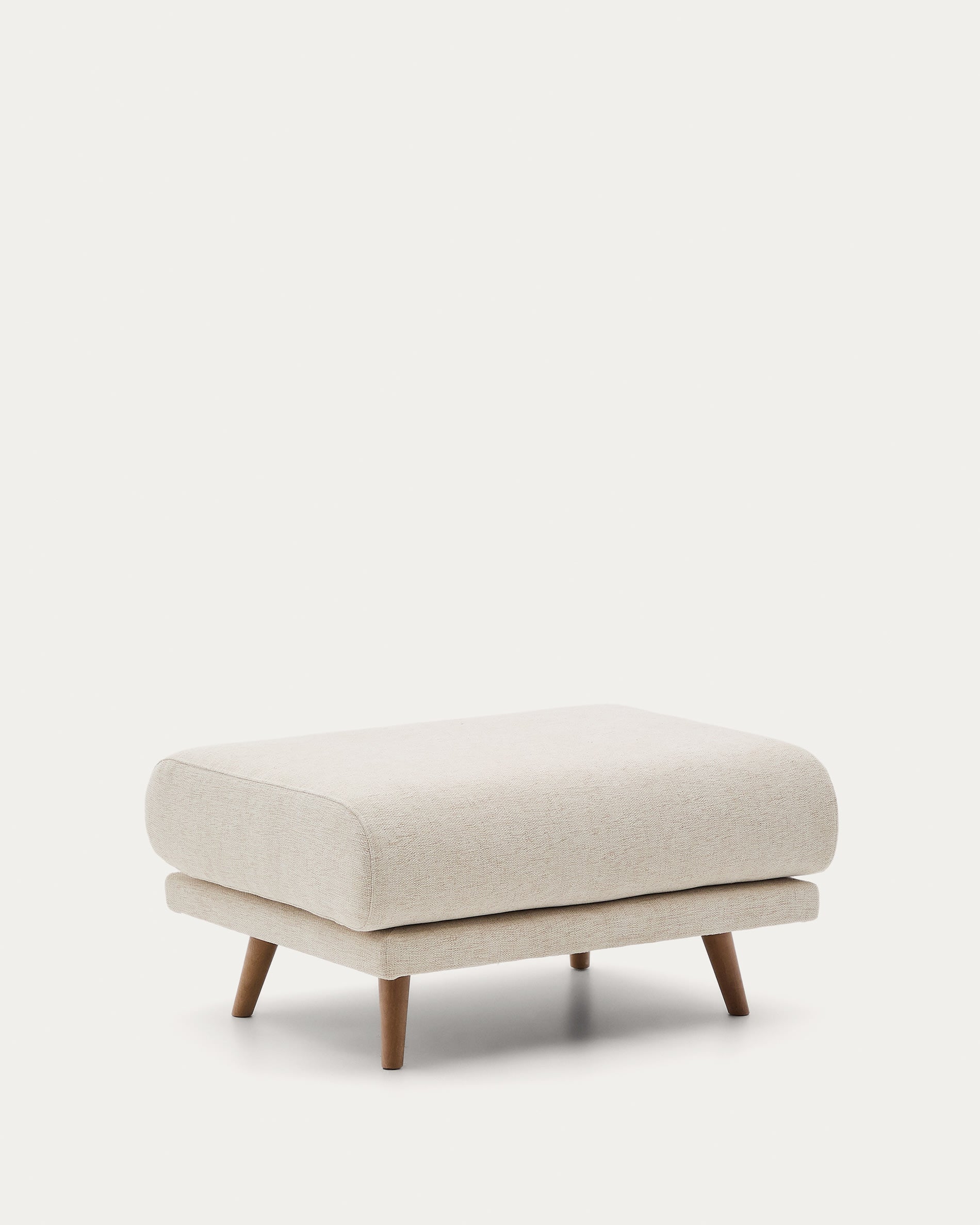 Eleganter beige Fußhocker aus Chenille, 90x70 cm, mit stabilen Buchenholzbeinen. Komfort und Stil von Kave Home.