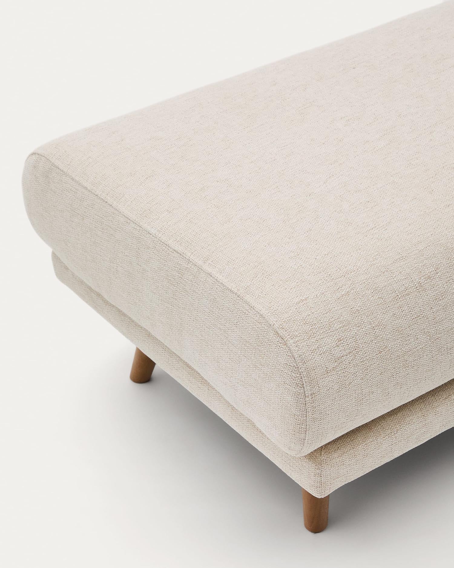 Stilvoller Fusshocker von Kave Home, beige Chenille, stabile Buchenholzbeine, 90x70 cm, ideal für Komfort und Eleganz in Ihrem Zuhause.