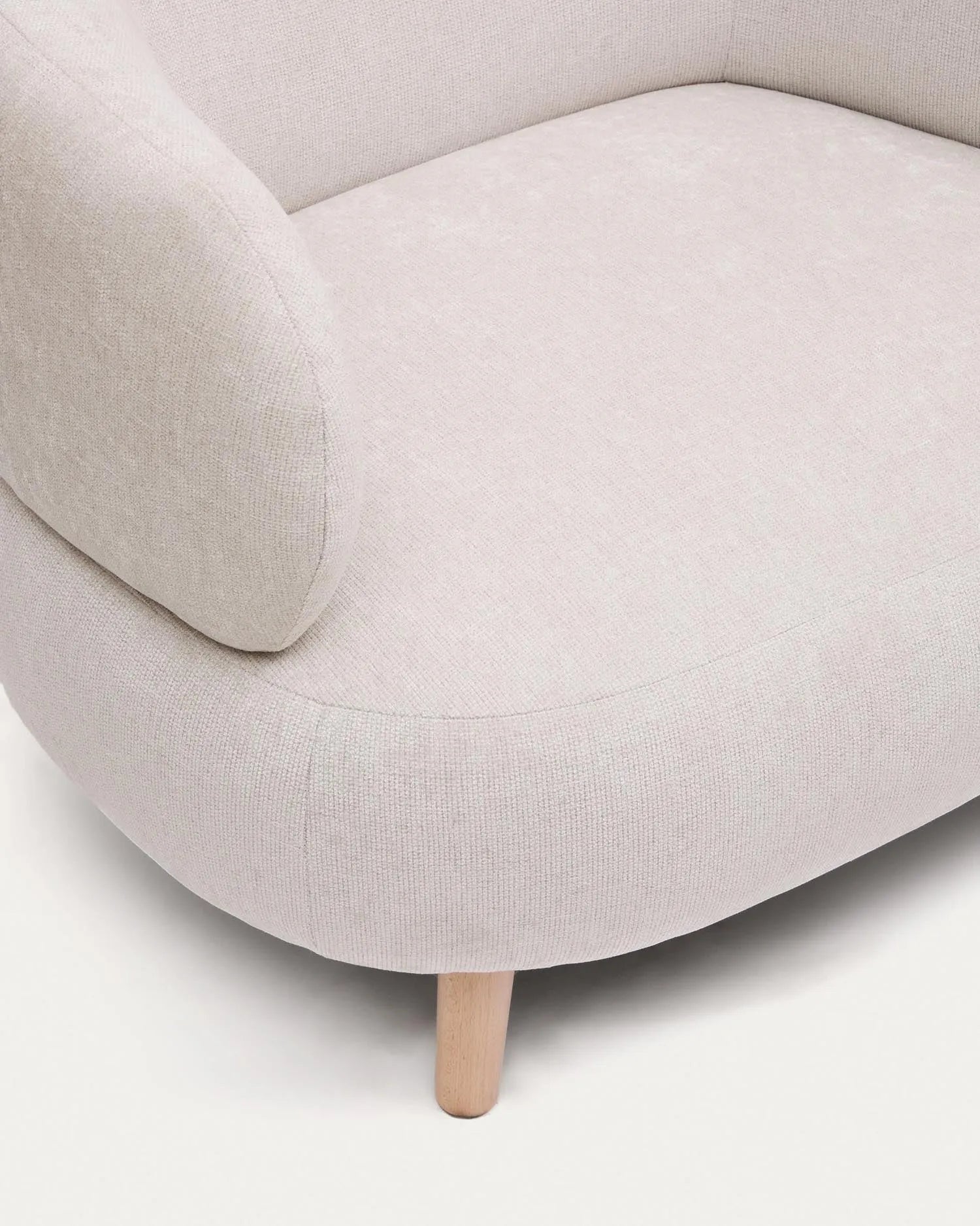 Eleganter Luisa Sessel in Perle, Chenille-Bezug, Buchenholzbeine, 90 cm breit, vereint Komfort und Stil für Ihr Zuhause.