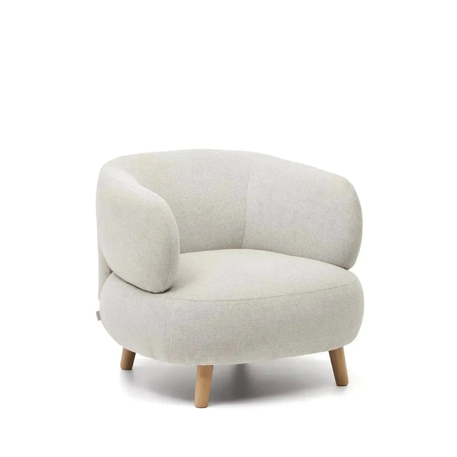 Eleganter Luisa Sessel in Perle mit massiven Buchenbeinen, Chenille-Polsterung, Komfort und Stil von Kave Home.