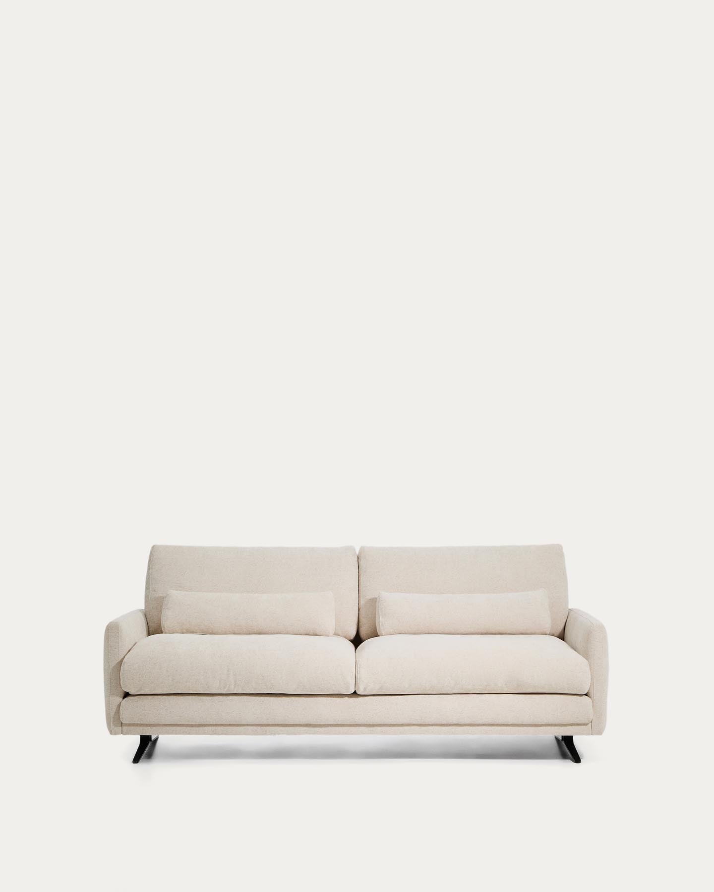 2-Sitzer-Sofa Veliro aus beiger Chenille mit schwarzen Stahlbeinen, 210 cm FSC Mix Credit in Beige präsentiert im Onlineshop von KAQTU Design AG. 2er Sofa ist von Kave Home