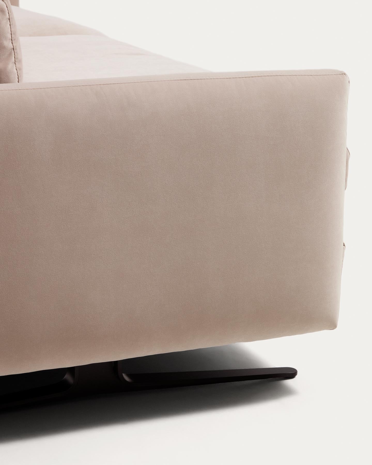 2-Sitzer-Sofa Veliro, schwer entflammbar, mit perlweissem Samt und Stahlbeinen mit schwarzem Finish, 210 cm, FSC Mix Credit in Perle präsentiert im Onlineshop von KAQTU Design AG. 2er Sofa ist von Kave Home