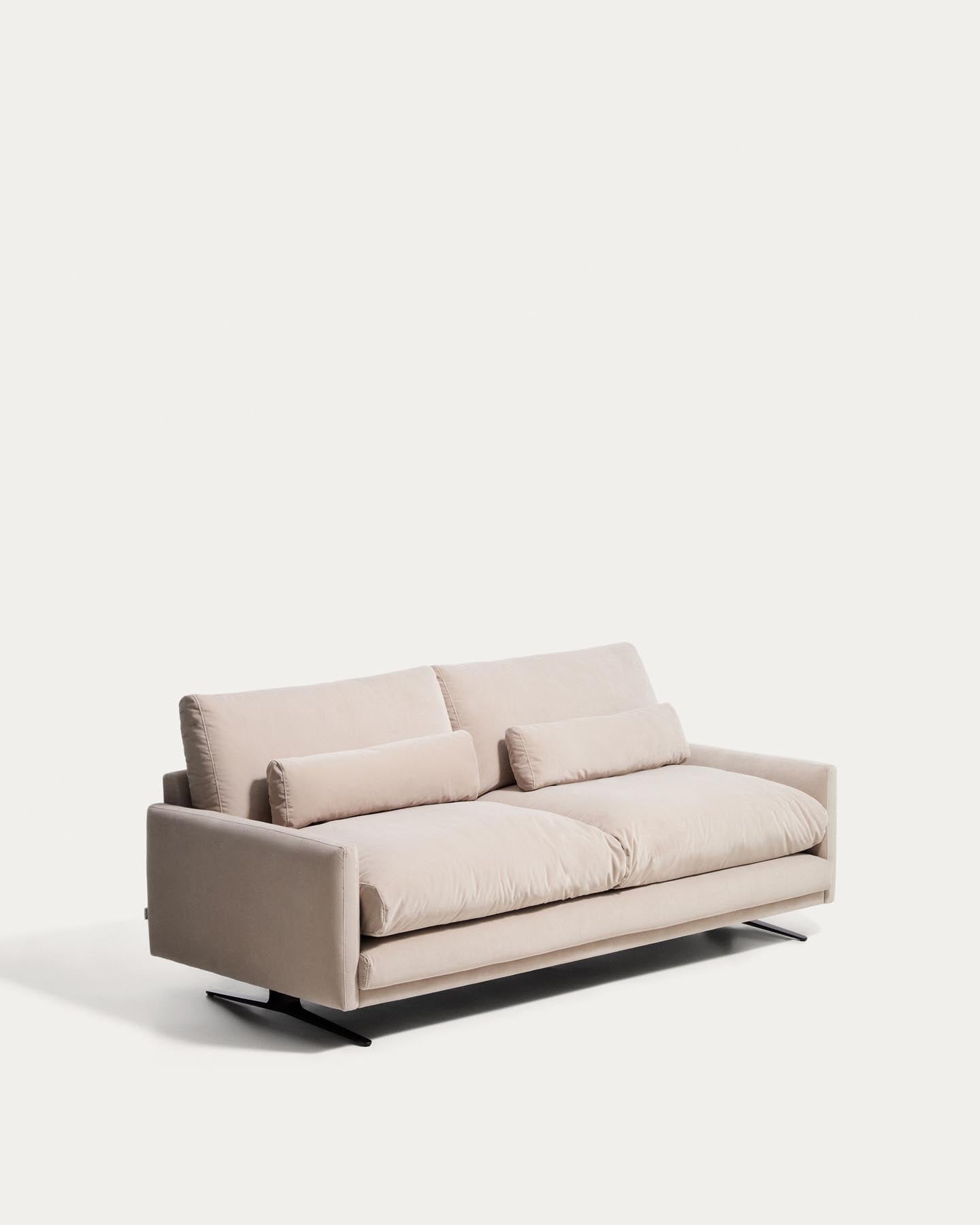 2-Sitzer-Sofa Veliro, schwer entflammbar, mit perlweissem Samt und Stahlbeinen mit schwarzem Finish, 210 cm, FSC Mix Credit in Perle präsentiert im Onlineshop von KAQTU Design AG. 2er Sofa ist von Kave Home