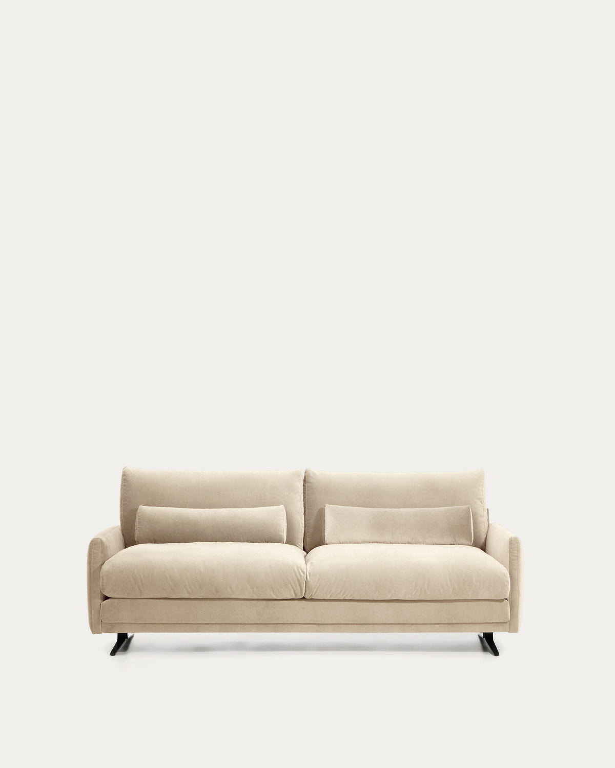 2-Sitzer-Sofa Veliro aus perlfarbenem Samt mit Stahlbeinen in schwarzer Ausführung, 210 cm in Perle präsentiert im Onlineshop von KAQTU Design AG. 2er Sofa ist von Kave Home