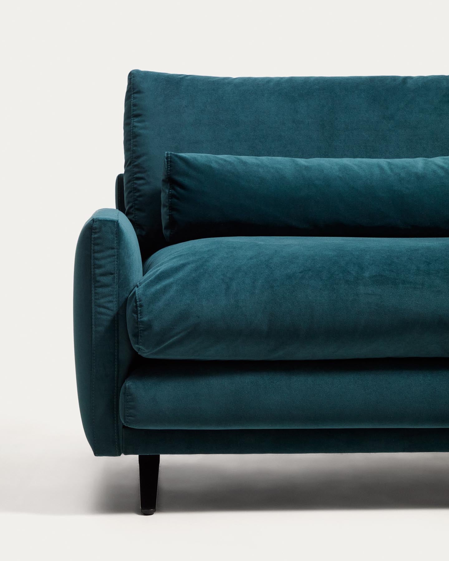 3-Sitzer-Sofa Veliro, schwer entflammbar, mit Samt in dunklem Türkis und Stahlbeinen mit schwarzem Finish, 240 cm, FSC Mix Credit in Grün präsentiert im Onlineshop von KAQTU Design AG. 3er Sofa ist von Kave Home