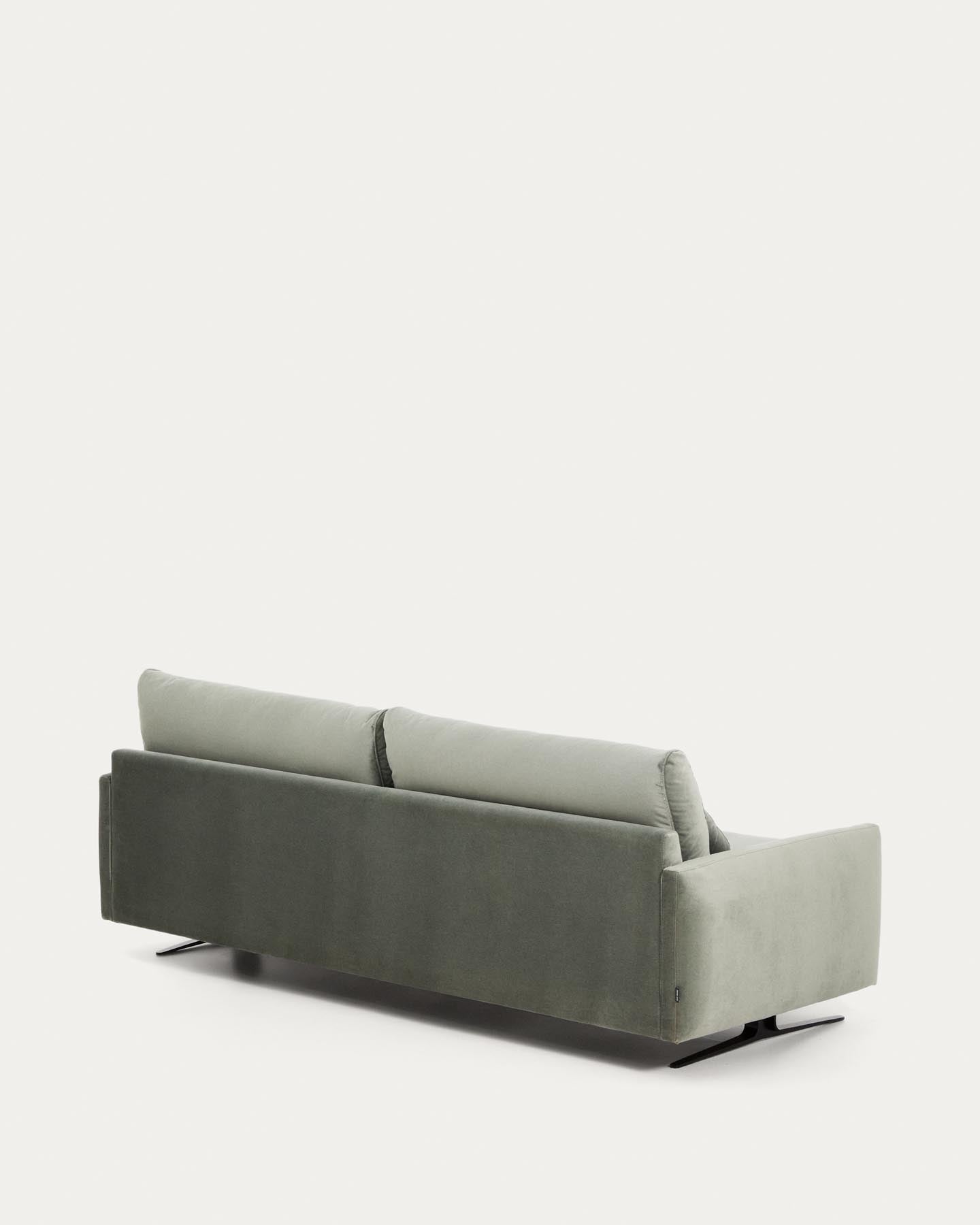 3-Sitzer-Sofa Veliro aus grünem Samt mit Stahlbeinen in schwarzer Ausführung, 240 cm, FSC Mix Credit in Grün präsentiert im Onlineshop von KAQTU Design AG. 3er Sofa ist von Kave Home