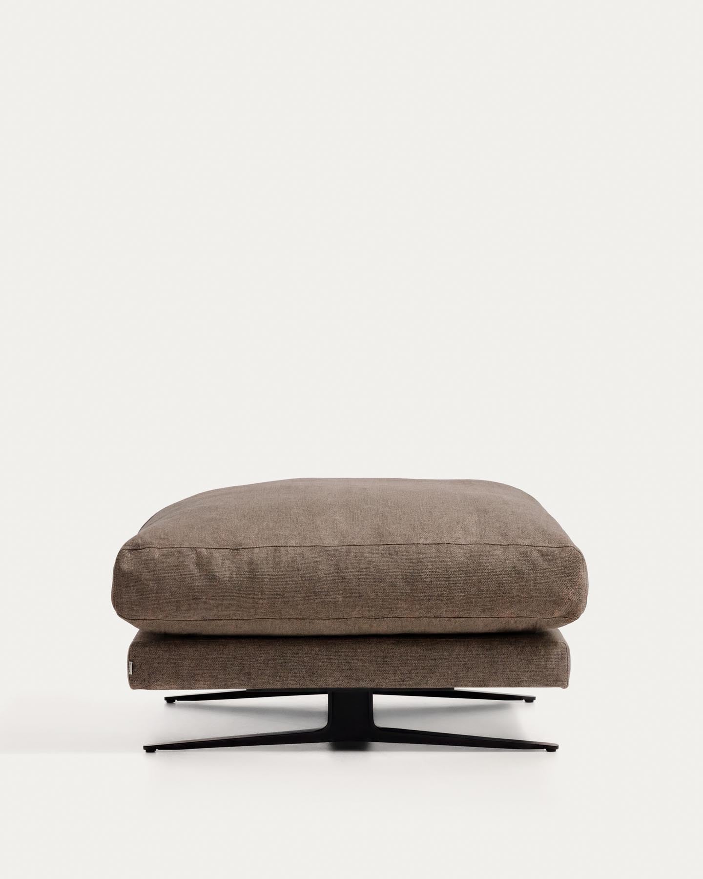 Fussablage Veliro, schwer entflammbar, in Toastbraun mit Stahlbeinen mit schwarzem Finish, 85 x 90 cm, FSC Mix Credit in Braun präsentiert im Onlineshop von KAQTU Design AG. Pouf ist von Kave Home