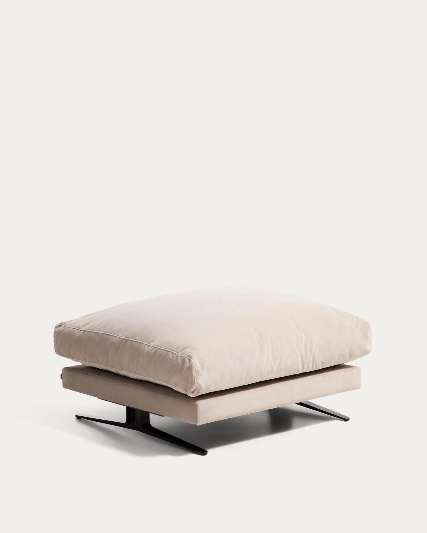 Fussablage Veliro, schwer entflammbar, mit perlweissem Samt und Stahlbeinen mit schwarzem Finish, 85 x 90 cm, FSC Mix Credit in Perle präsentiert im Onlineshop von KAQTU Design AG. Pouf ist von Kave Home