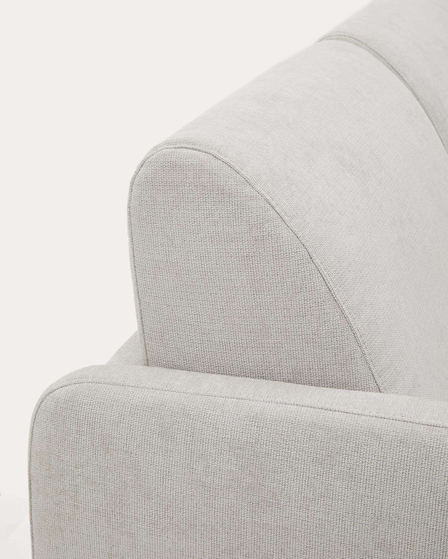 Das Nuala Schlafsofa von Kave Home in Perlweiß, 204 cm, kombiniert modernes Design mit Komfort als 3-Sitzer und praktisches Gästebett.