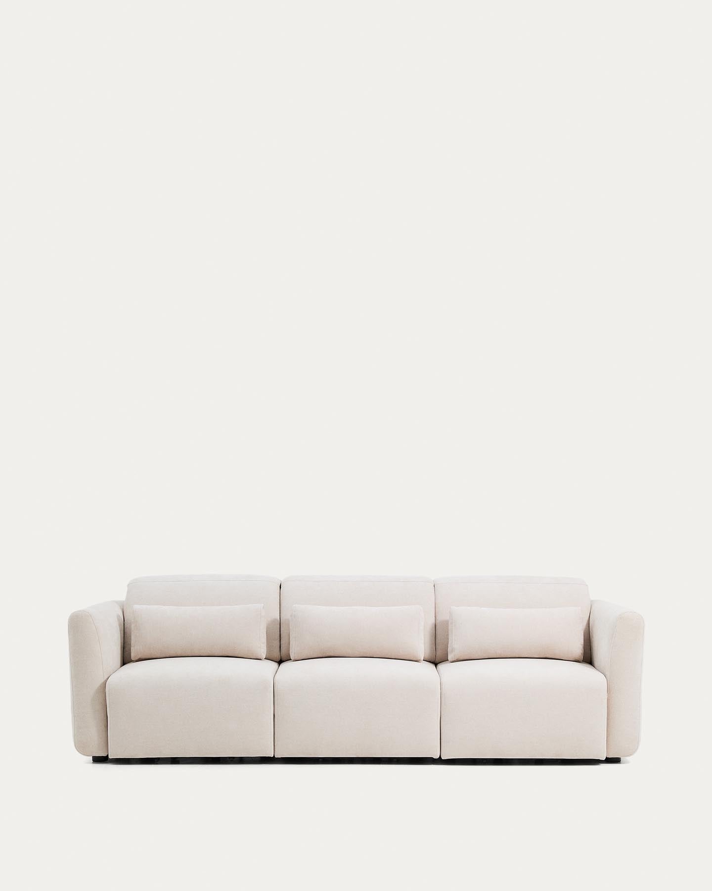 3-Sitzer-Sofa Lares mit elektrisch ausfahrbaren Sitzen und verstellbarer Kopfstütze in beiger Chenille, 255 cm in Beige präsentiert im Onlineshop von KAQTU Design AG. 3er Sofa ist von Kave Home