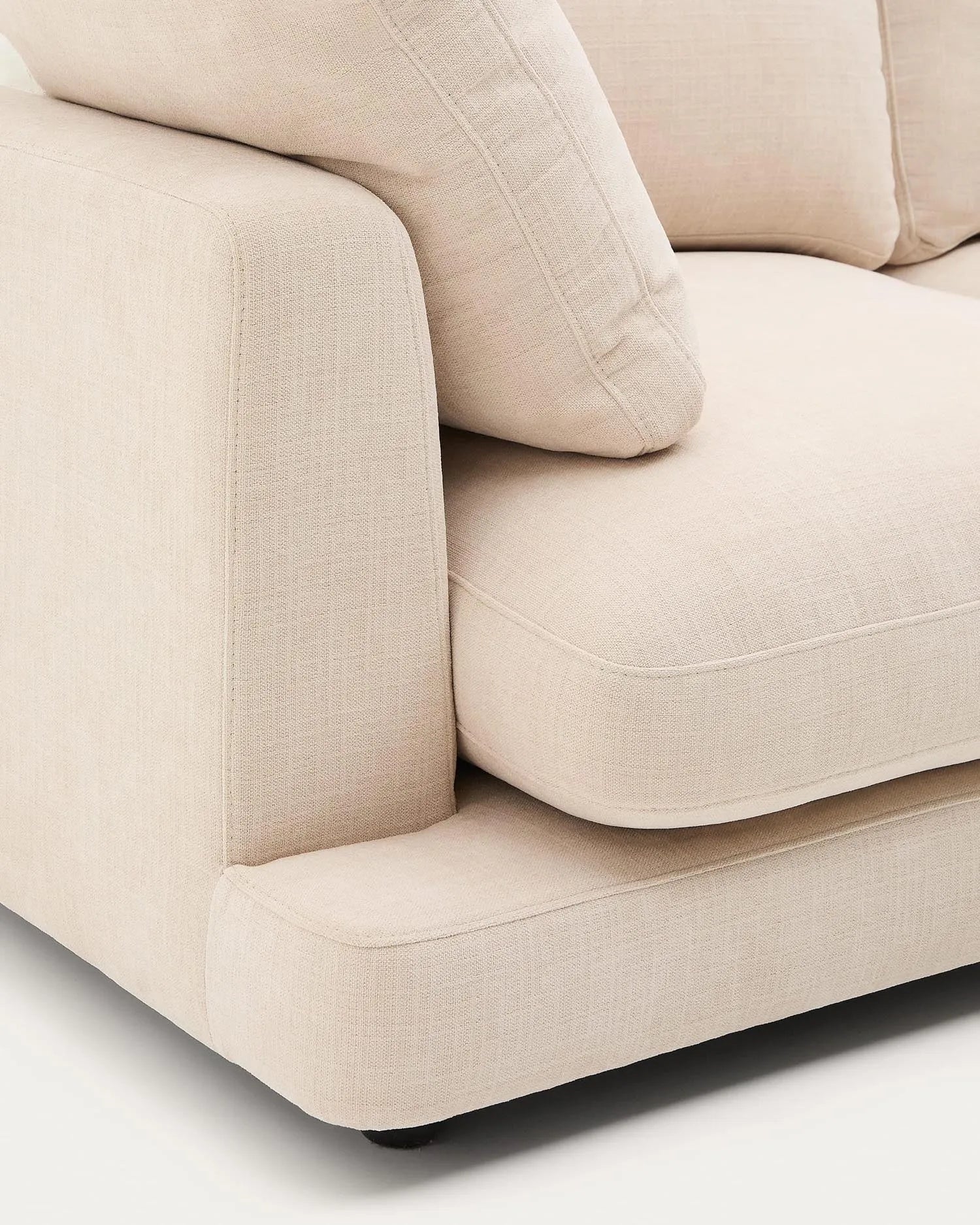 Elegantes 4-Sitzer-Sofa aus beigem Chenille, 300 cm breit, nachhaltig mit FSC-Mix, ideal für stilvolle Wohnzimmer.