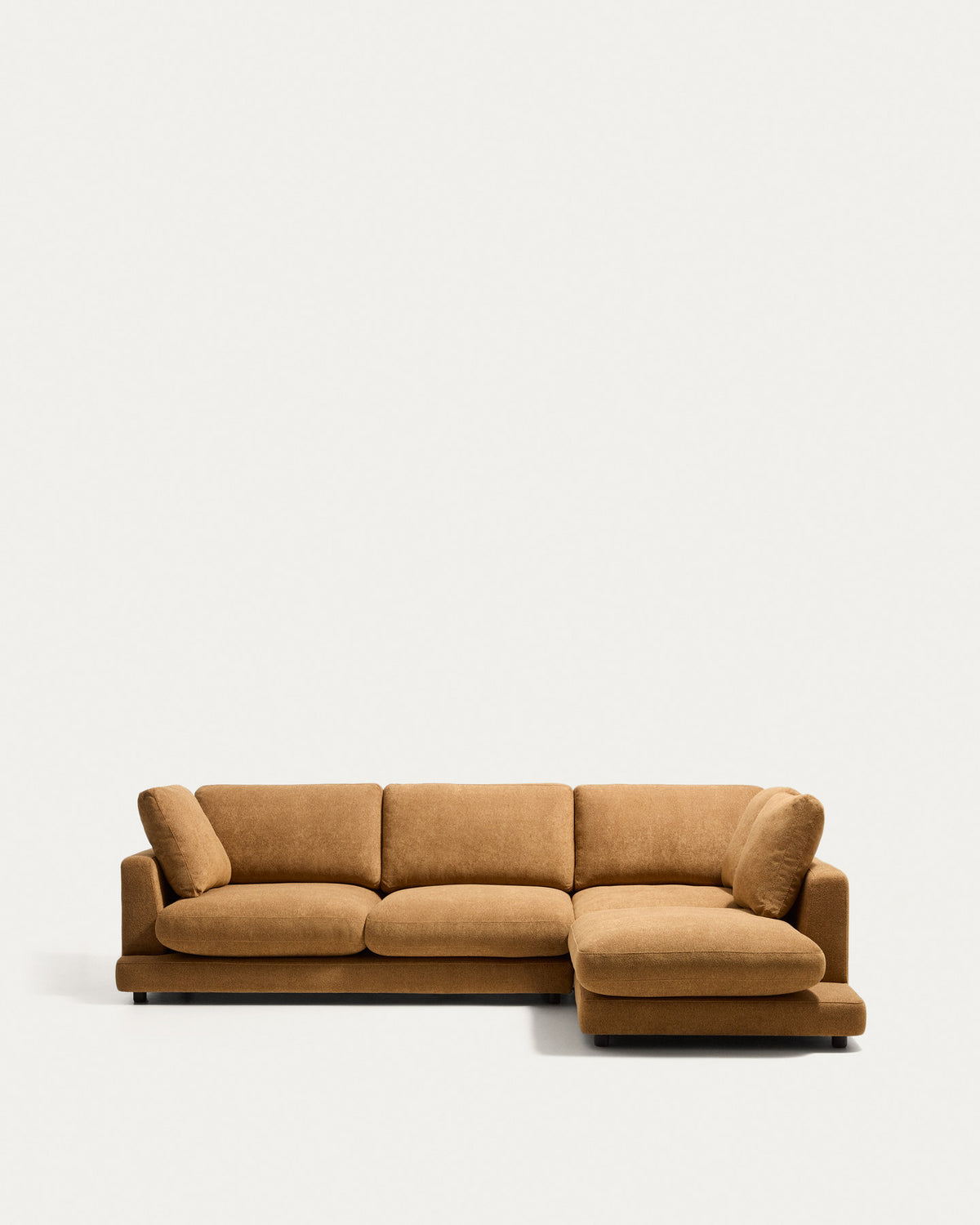 4-Sitzer-Sofa Gala aus Microbouclé mit Chaiselongue rechts in Senfgelb, FSC Mix Credit, 300 cm in Senfgelb präsentiert im Onlineshop von KAQTU Design AG. L-Sofa rechts ist von Kave Home