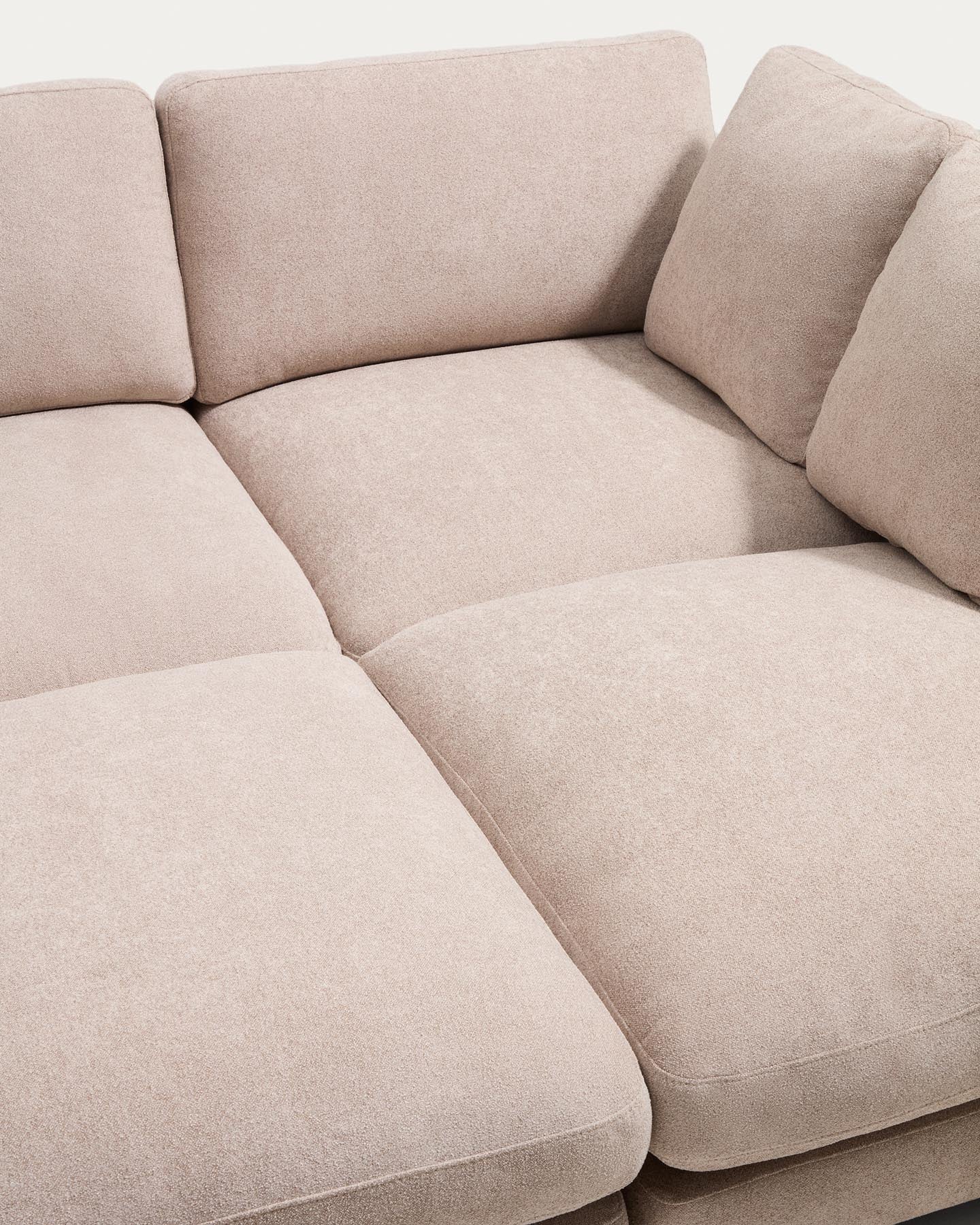 3-Sitzer-Sofa Gala aus Microbouclé mit doppelter Chaiselongue in Beige, FSC Mix Credit, 210 cm in Beige präsentiert im Onlineshop von KAQTU Design AG. 3er Sofa ist von Kave Home