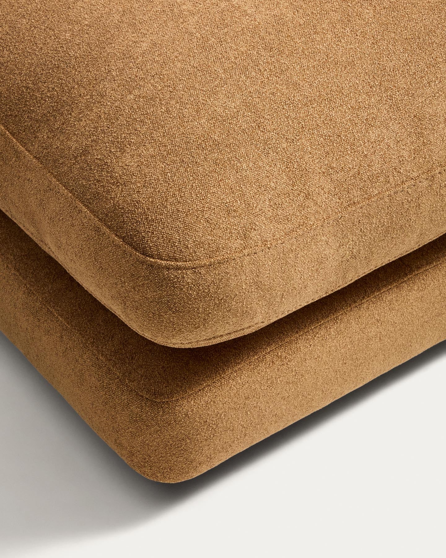 3-Sitzer-Sofa Gala aus Microbouclé mit doppelter Chaiselongue in Senfgelb, FSC Mix Credit, 210 cm in Senfgelb präsentiert im Onlineshop von KAQTU Design AG. 3er Sofa ist von Kave Home
