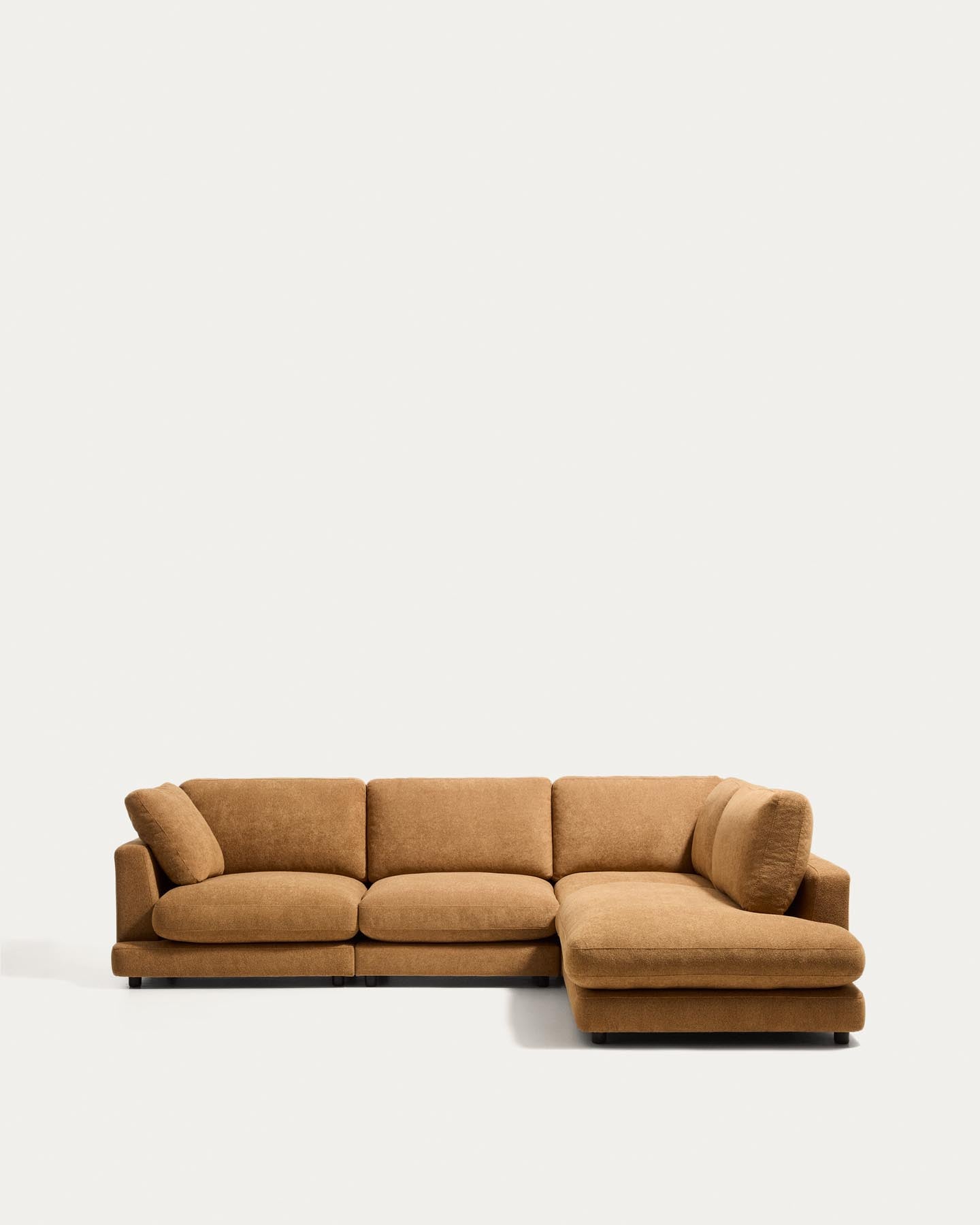 5-Sitzer-Ecksofa Gala mit Randmodul rechts aus senfgelbem Microbouclé, FSC Mix Credit, 300 x 225 cm in Senfgelb präsentiert im Onlineshop von KAQTU Design AG. L-Sofa rechts ist von Kave Home