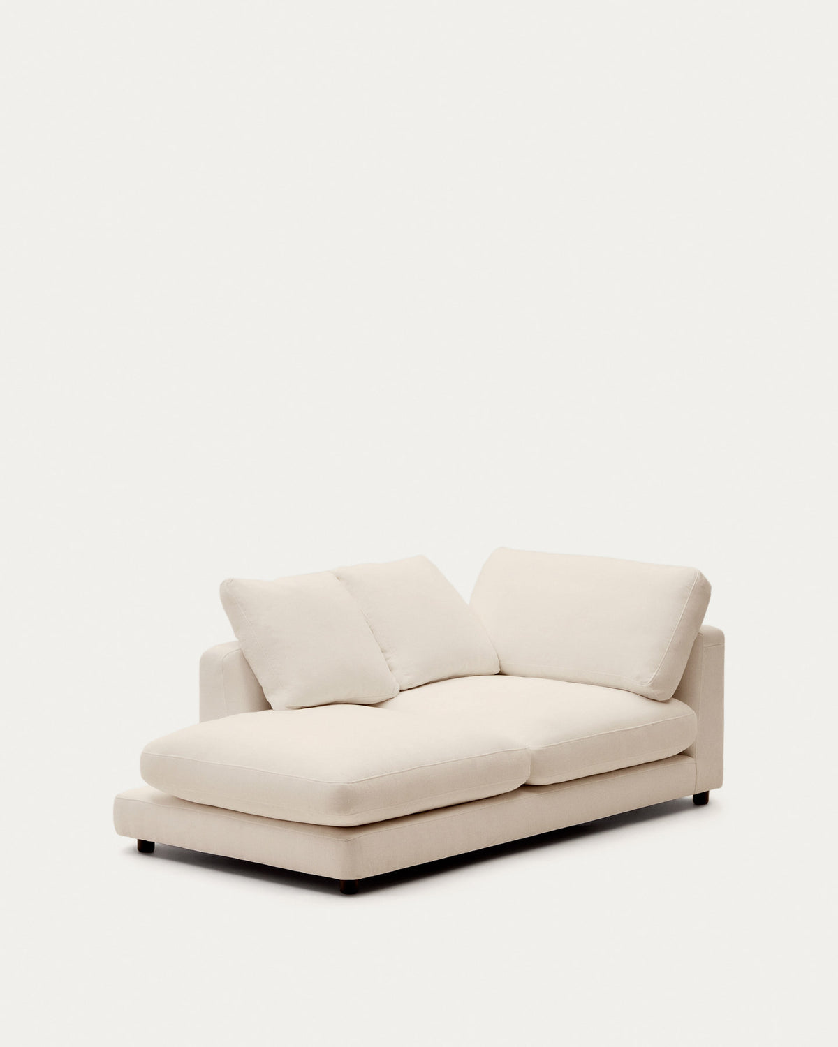 Chaiselongue Gala links mit beiger Chenille FSC Mix Credit 193 x 105 cm in Beige präsentiert im Onlineshop von KAQTU Design AG. Modulares Sofa ist von Kave Home