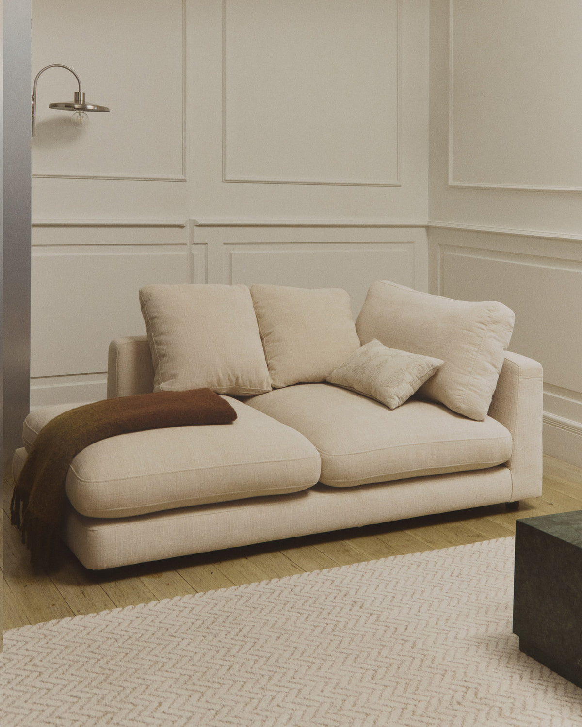 Chaiselongue Gala links mit beiger Chenille FSC Mix Credit 193 x 105 cm in Beige präsentiert im Onlineshop von KAQTU Design AG. Modulares Sofa ist von Kave Home